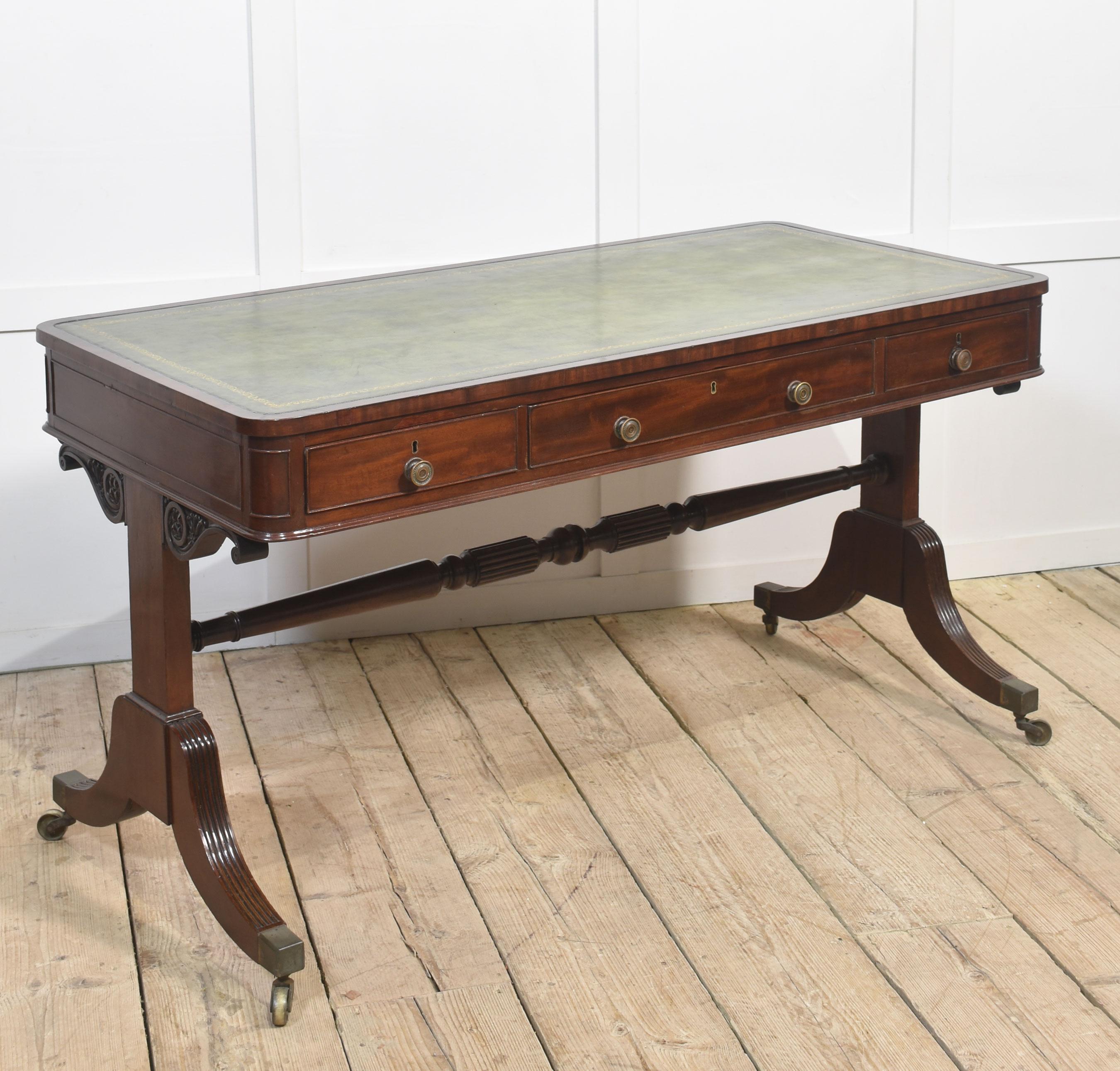 XIXe siècle Table de bibliothèque Regency en acajou en vente