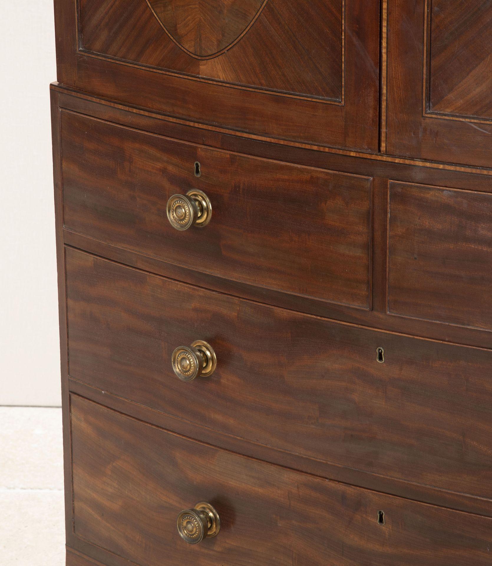 Regency Mahogany Linen Press In Good Condition For Sale In Gloucestershire, GB