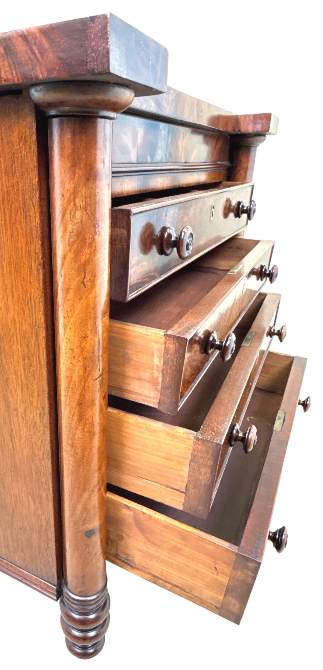Cassettiera per bambini in miniatura in mogano Regency in vendita 1