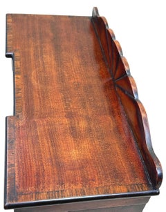 Credenza in miniatura Regency in mogano con porta tè