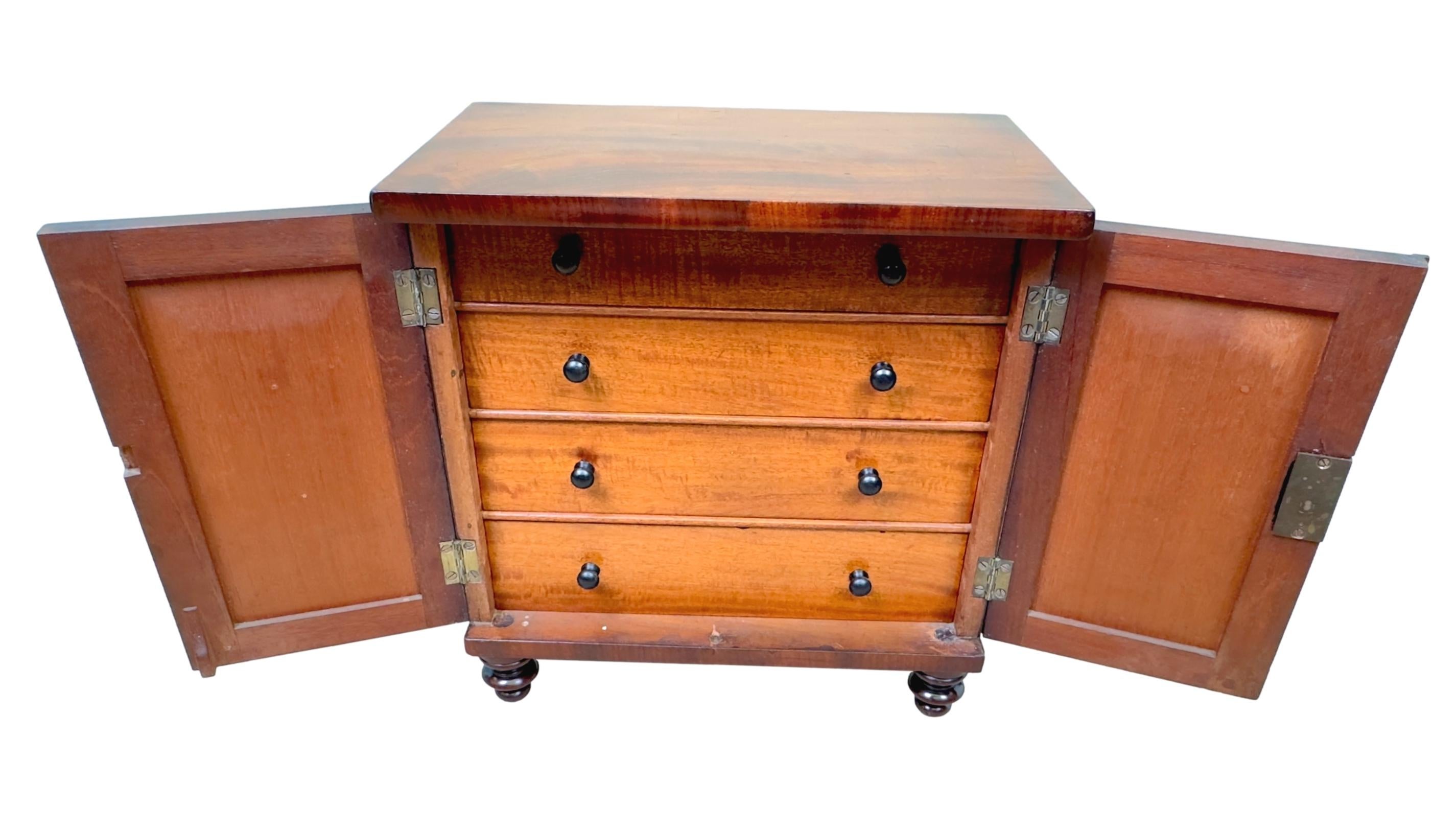 Regency Mahogany Miniature Table Cabinet In Good Condition For Sale In Bedfordshire, GB