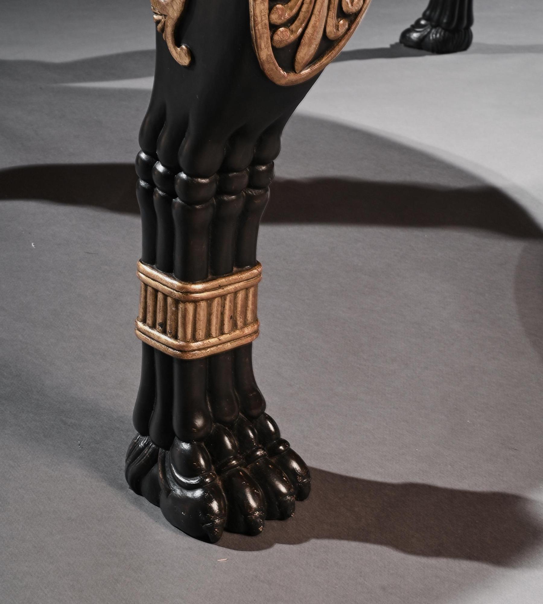 Table à écrire en acajou de style Régence à la manière de George Smith en vente 2