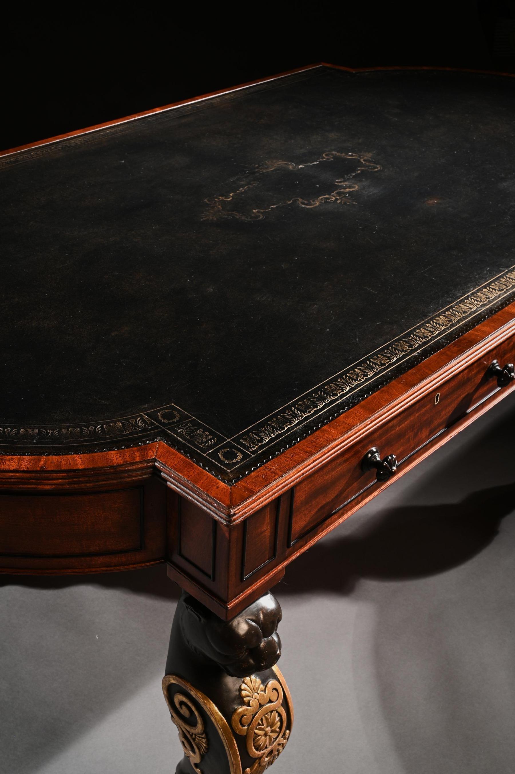 XIXe siècle Table à écrire en acajou de style Régence à la manière de George Smith en vente