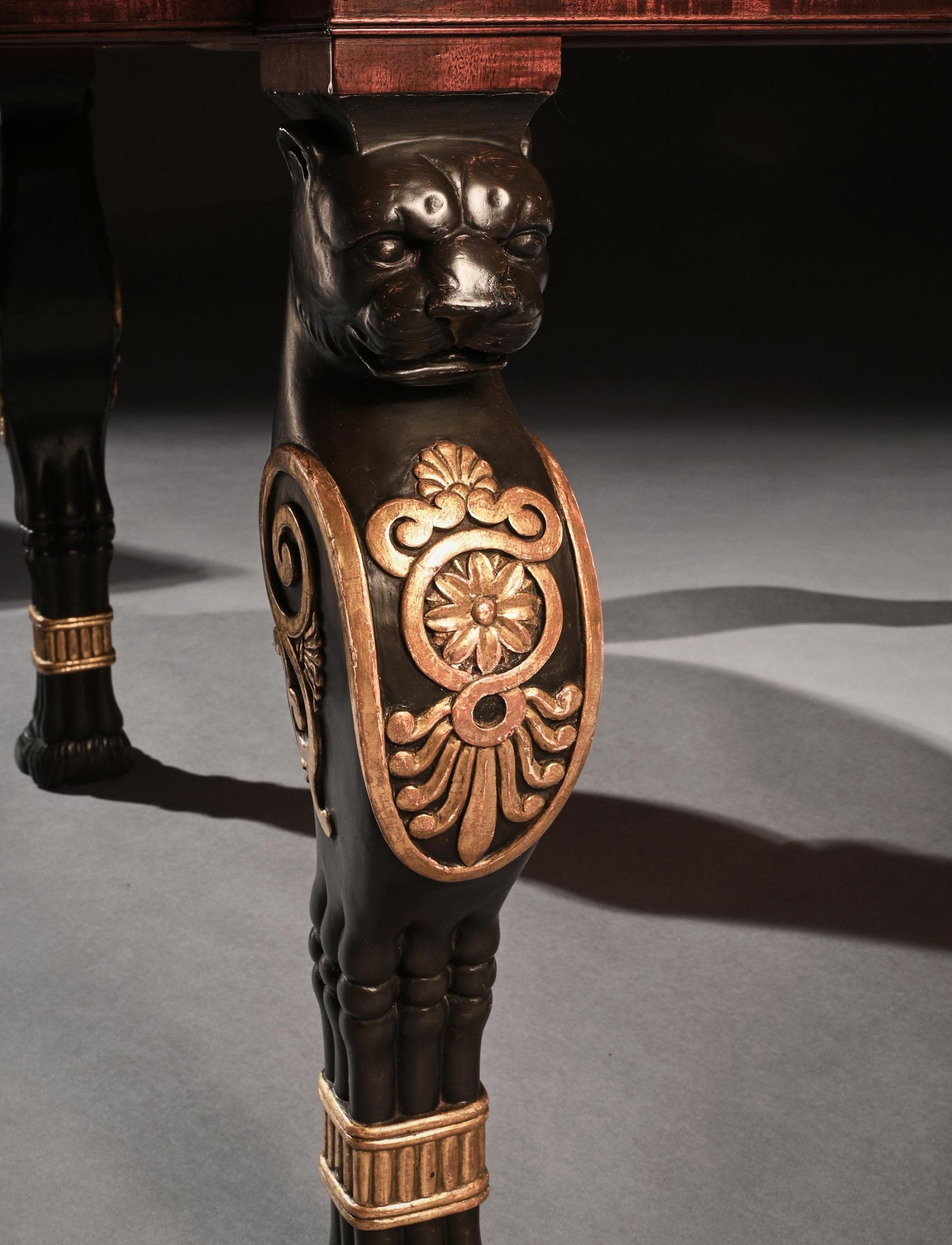 Table à écrire en acajou de style Régence à la manière de George Smith en vente 1