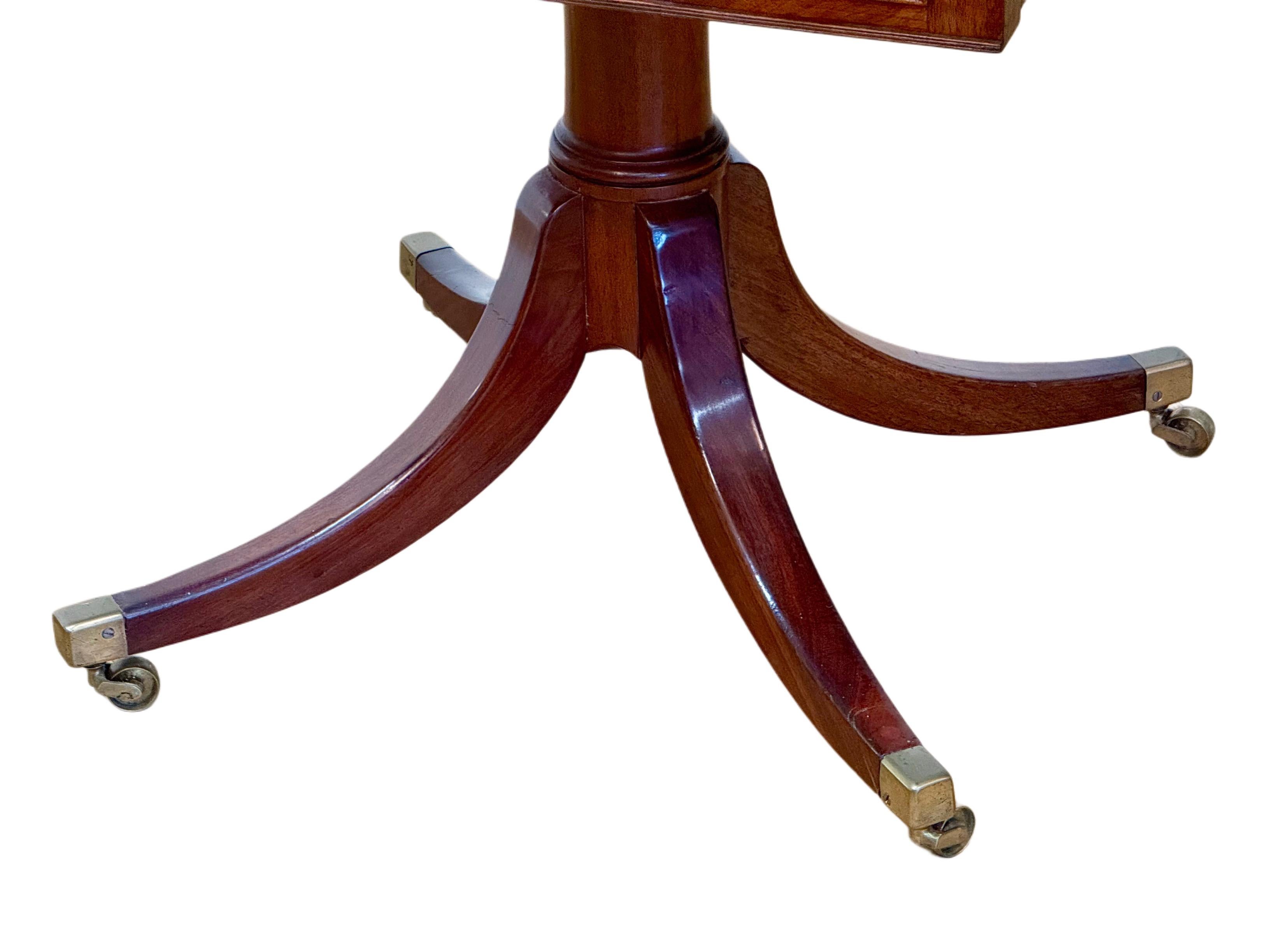 Table Pembroke de style Régence, début du 19ème siècle en vente 3