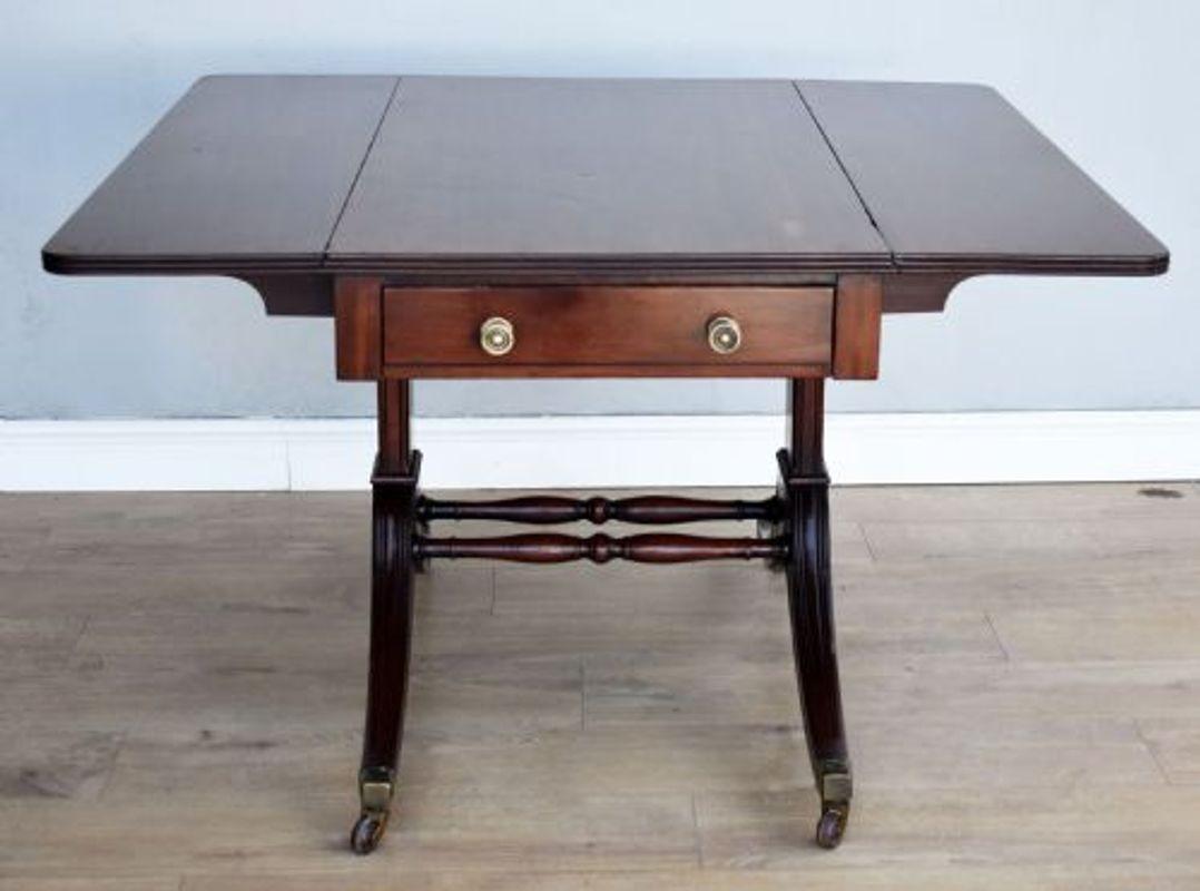 Regency Mahogany Pembroke Table In Good Condition For Sale In Chelmsford, Essex