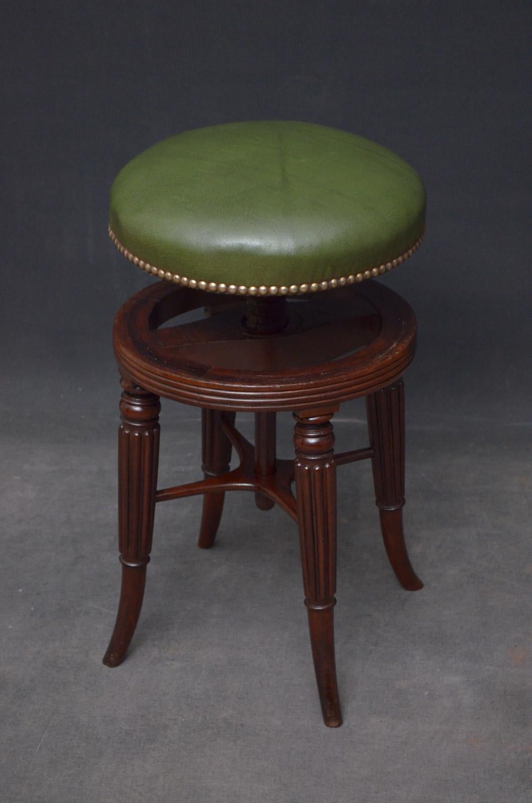 Sn4510 Regency mahogany revolving stool, having height adjustable seat, reeded rails and 4 outswept fluted legs.
This antique stool is in home ready condition, circa 1820
Measures: Height 19-23