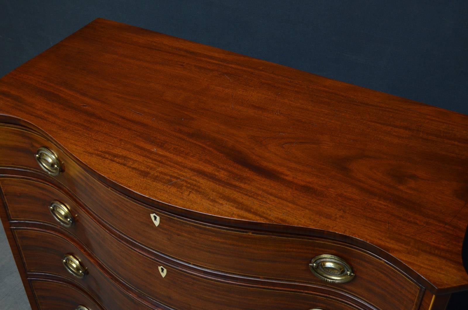 Regency Mahogany Serpentine Chest of Drawers In Excellent Condition In Whaley Bridge, GB