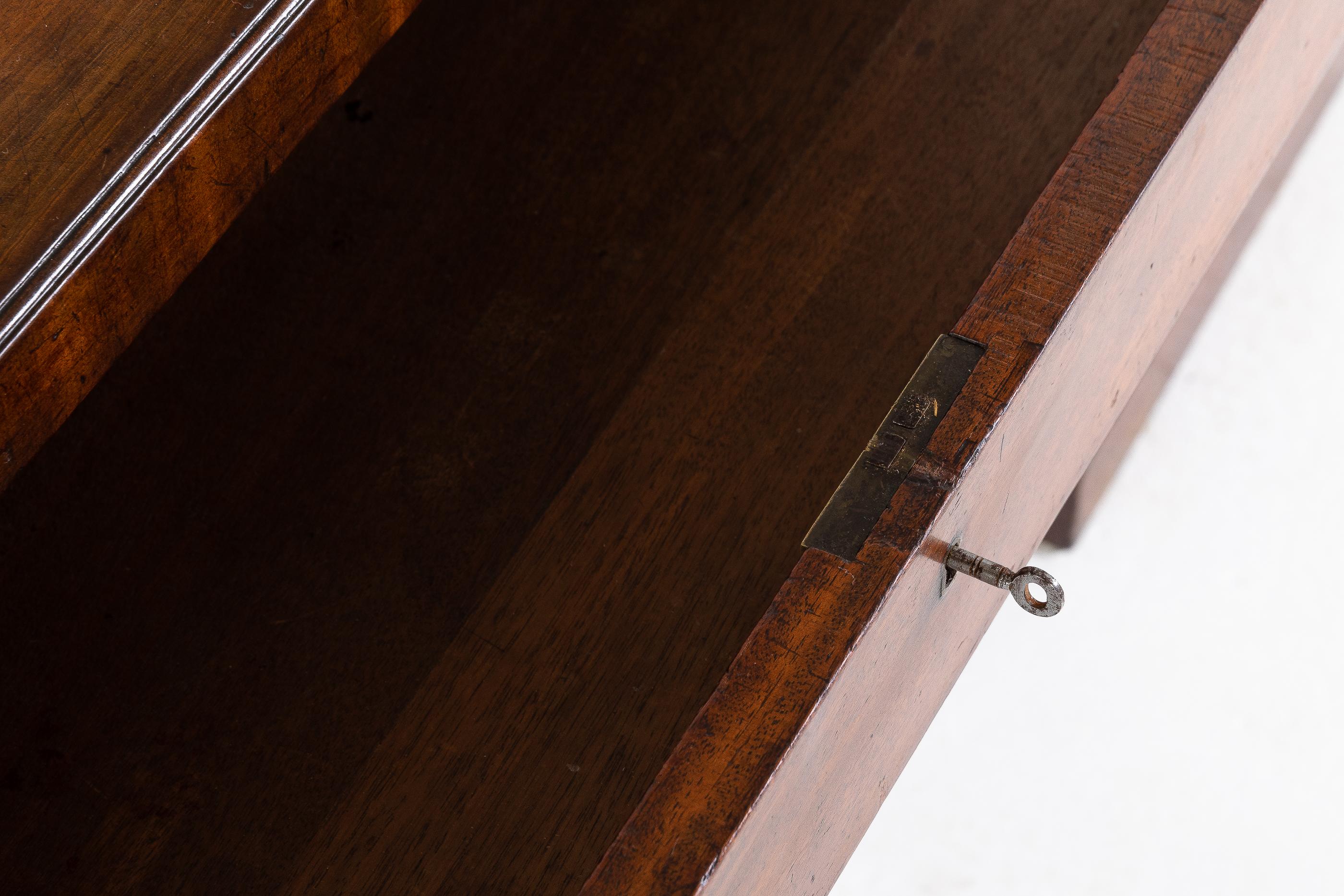 Regency Mahogany Serving/Side Table 'in the Manner of Gillows' In Good Condition In Gloucestershire, GB