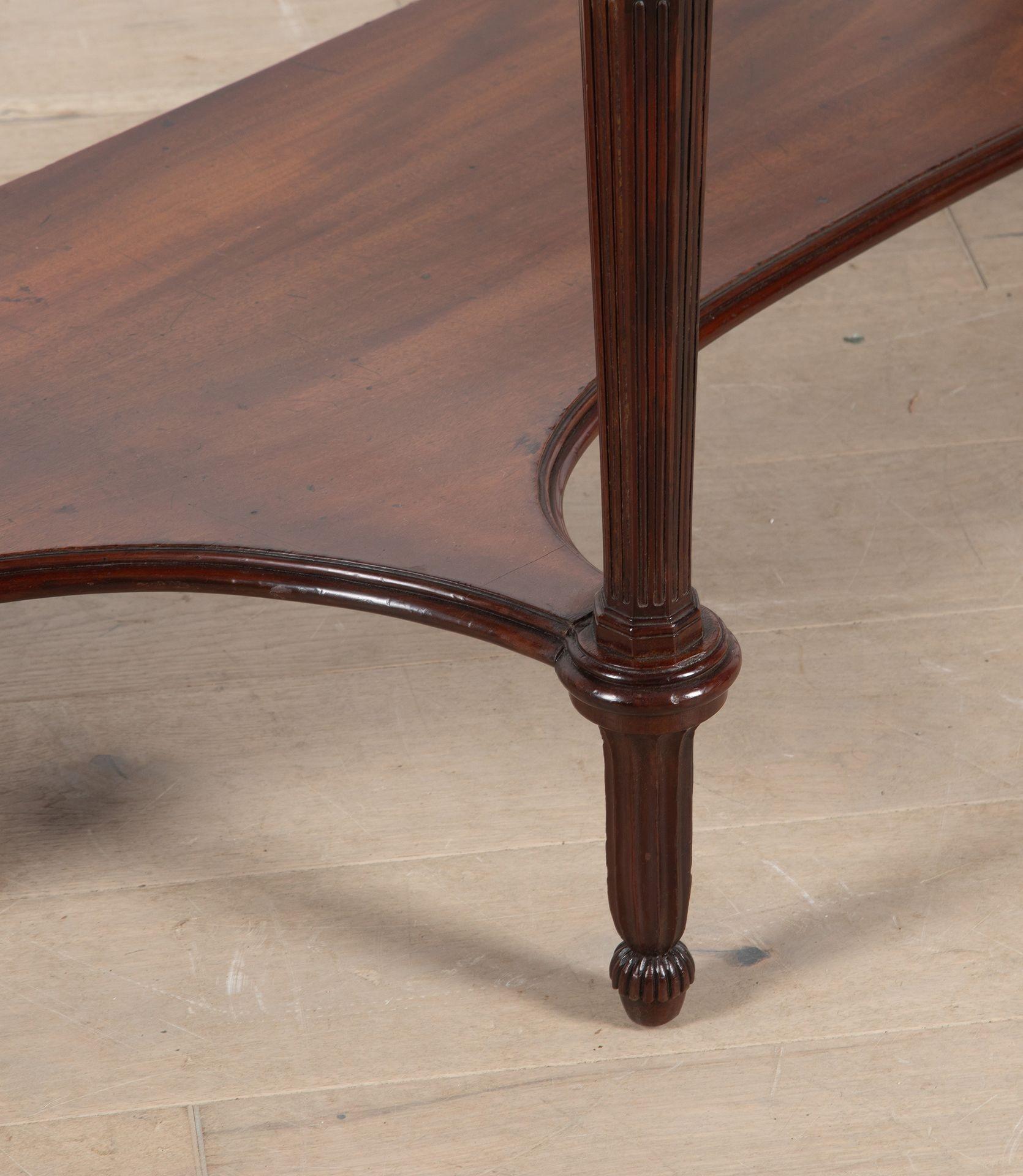 Table de service Regency en acajou en vente 4