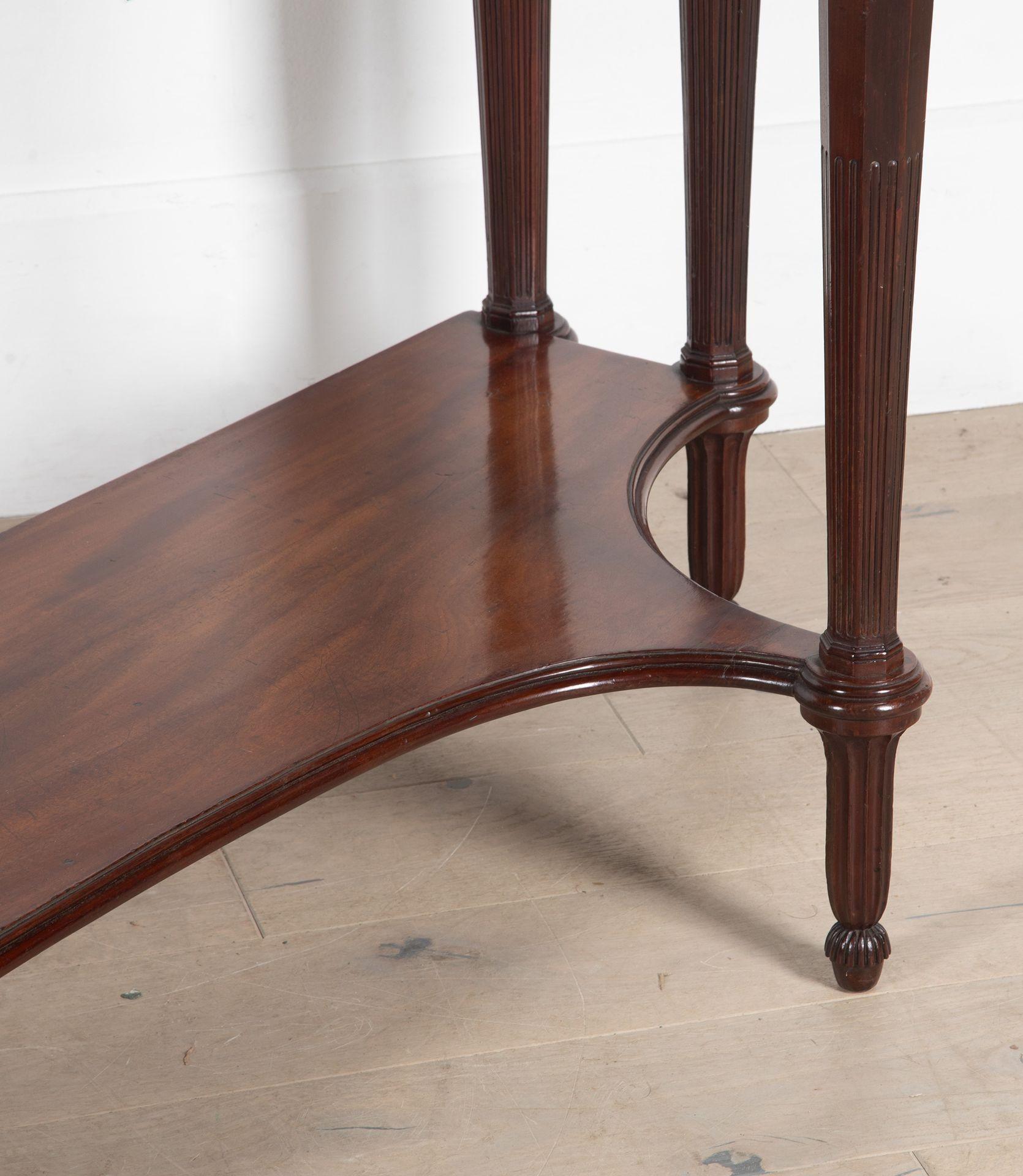Table de service Regency en acajou en vente 5