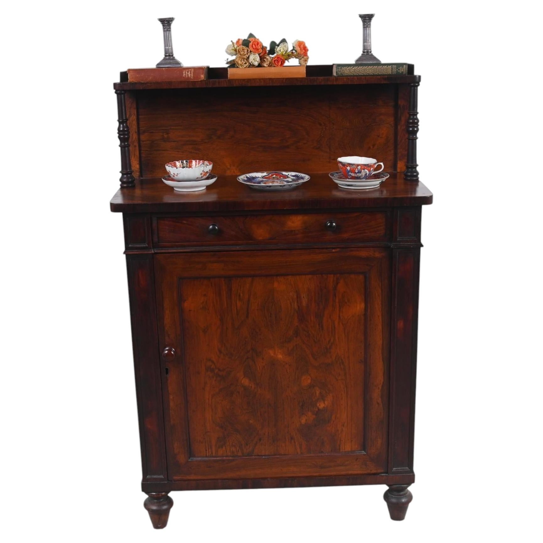 Armario auxiliar de caoba de la Regencia Chiffonier 1810