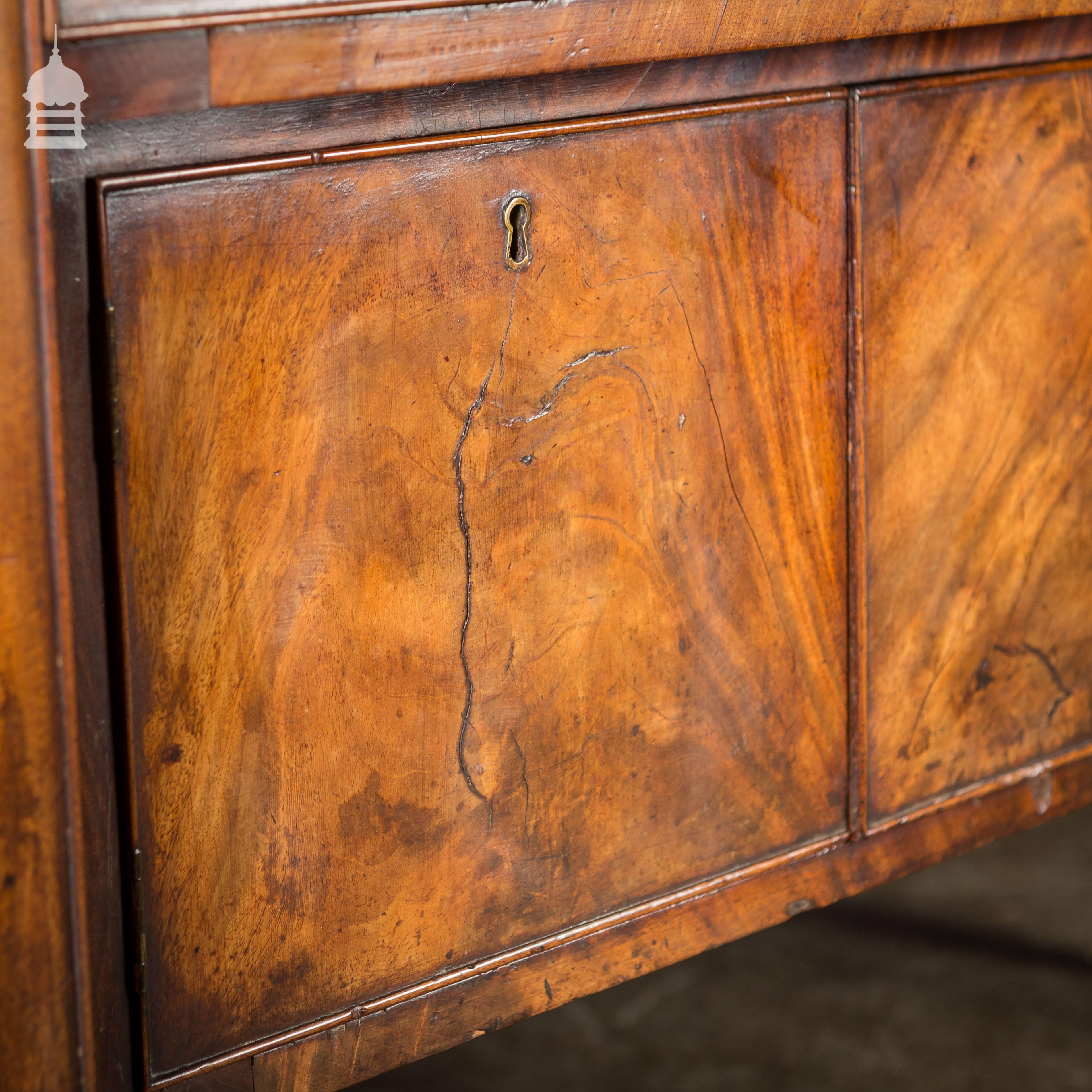 Regency Mahogany Sideboard with Tapering Fluted Legs In Good Condition For Sale In Norwich, GB