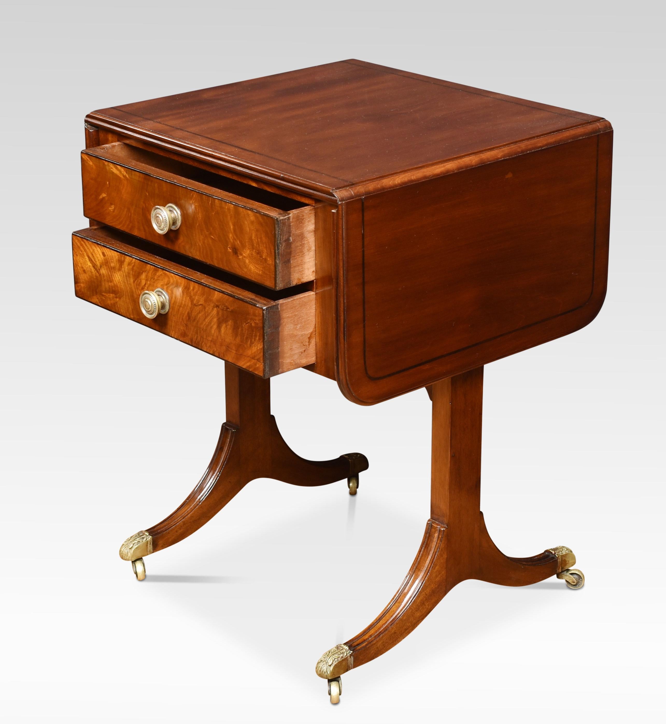 XIXe siècle Table de canapé Regency en acajou de petites proportions en vente