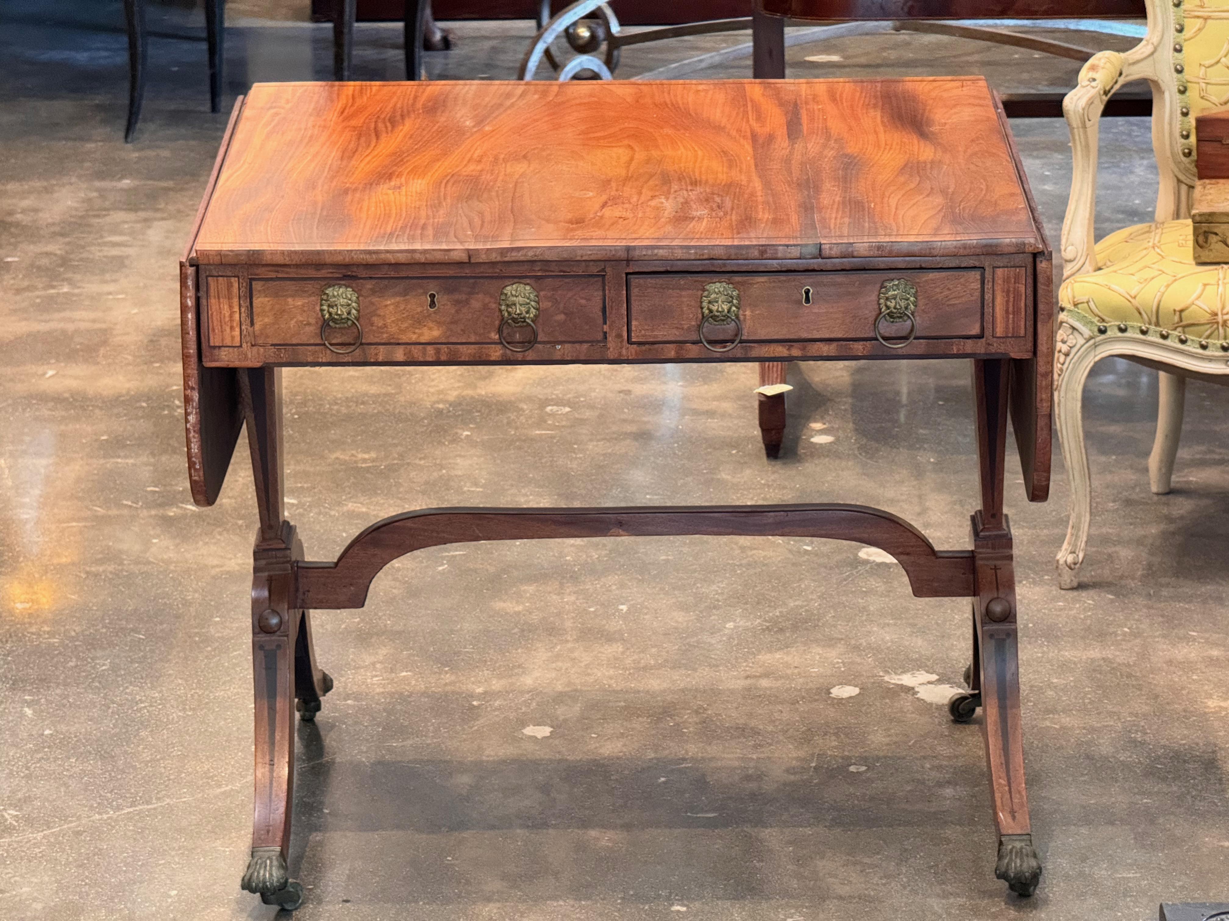 Britannique Regency Mahogany Sofa Table With Lion Mask Pulls en vente