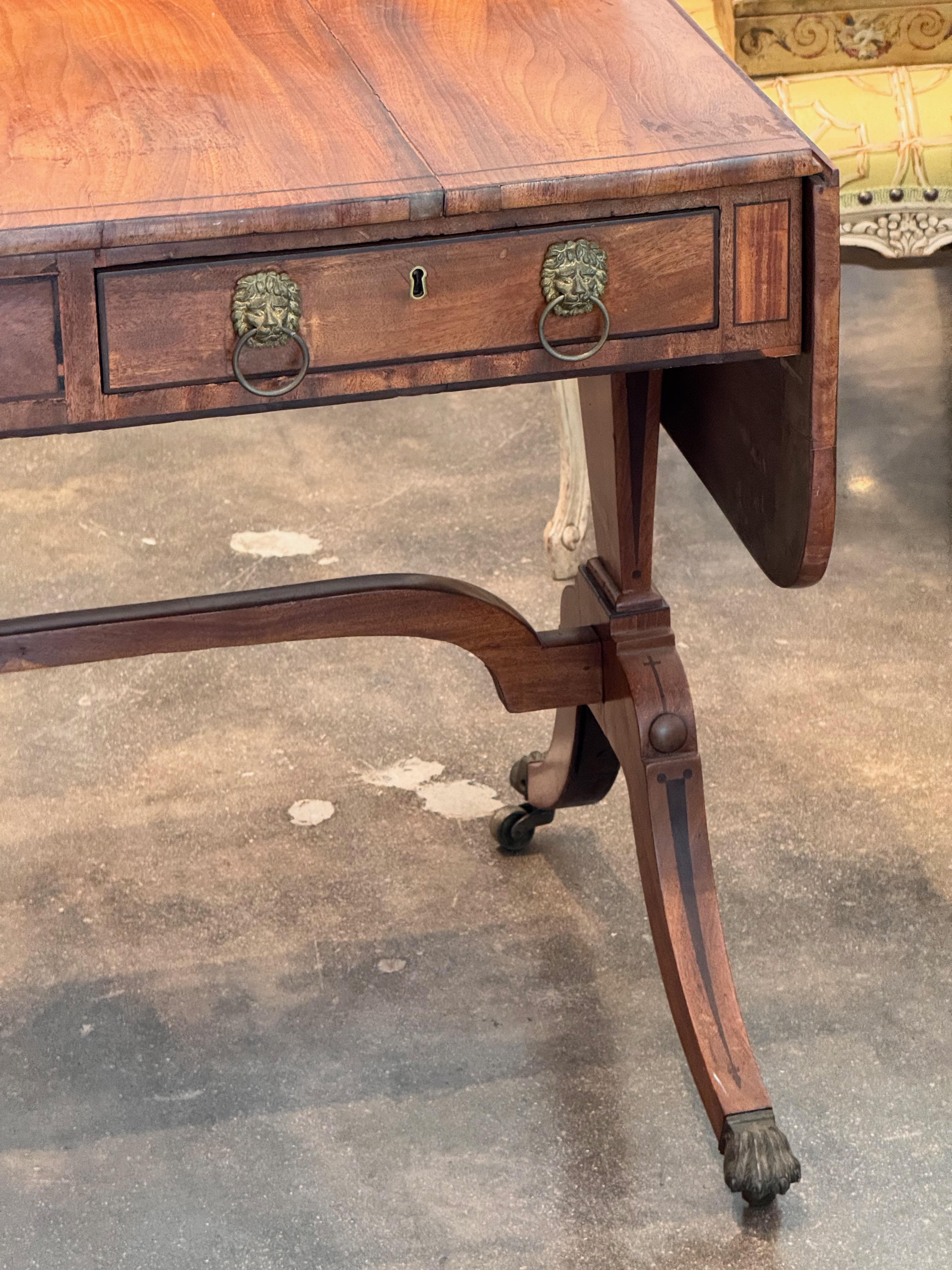 Regency Mahogany Sofa Table With Lion Mask Pulls Bon état - En vente à Charlottesville, VA