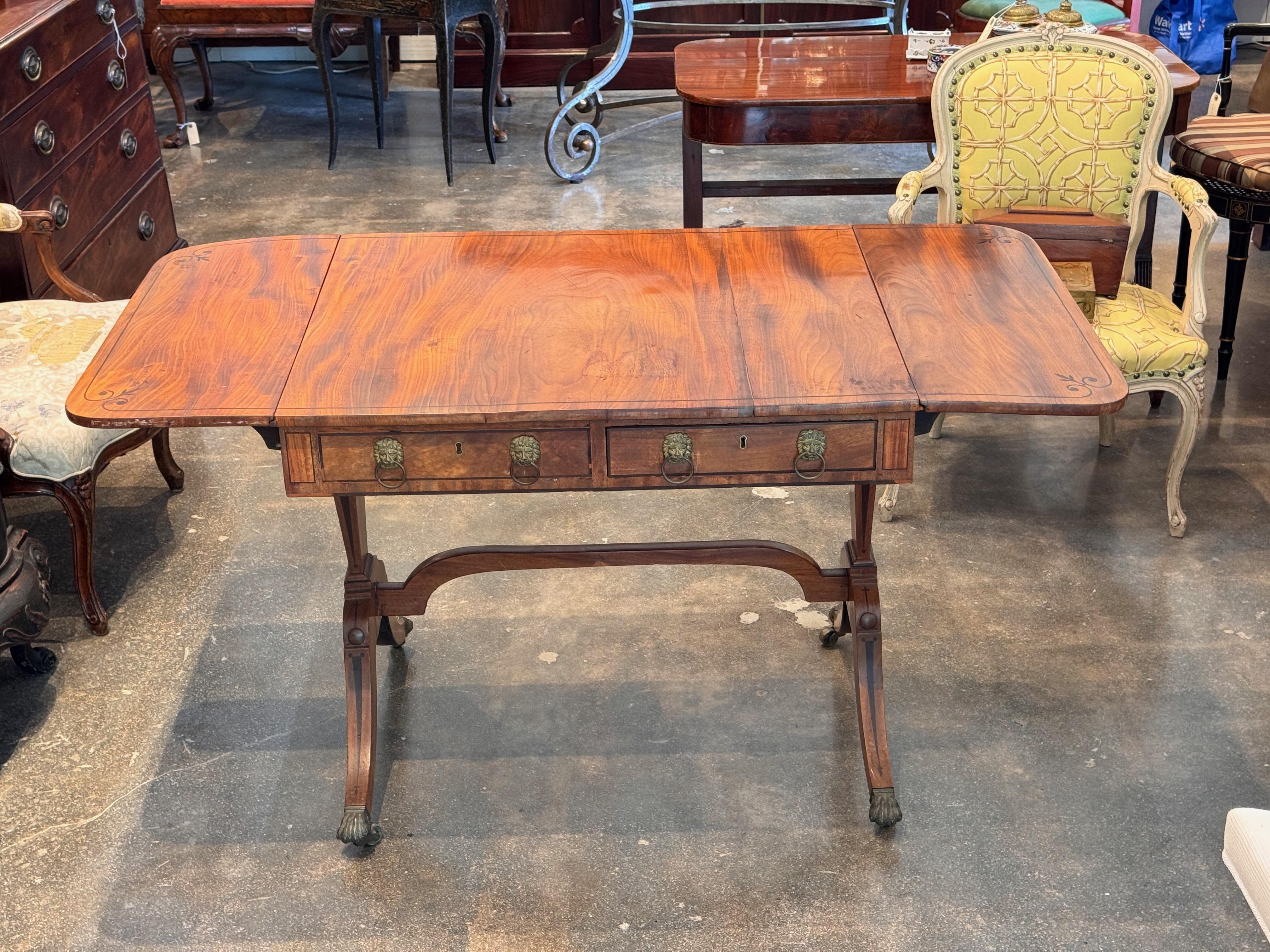 Regency Mahogany Sofa Table With Lion Mask Pulls en vente 1