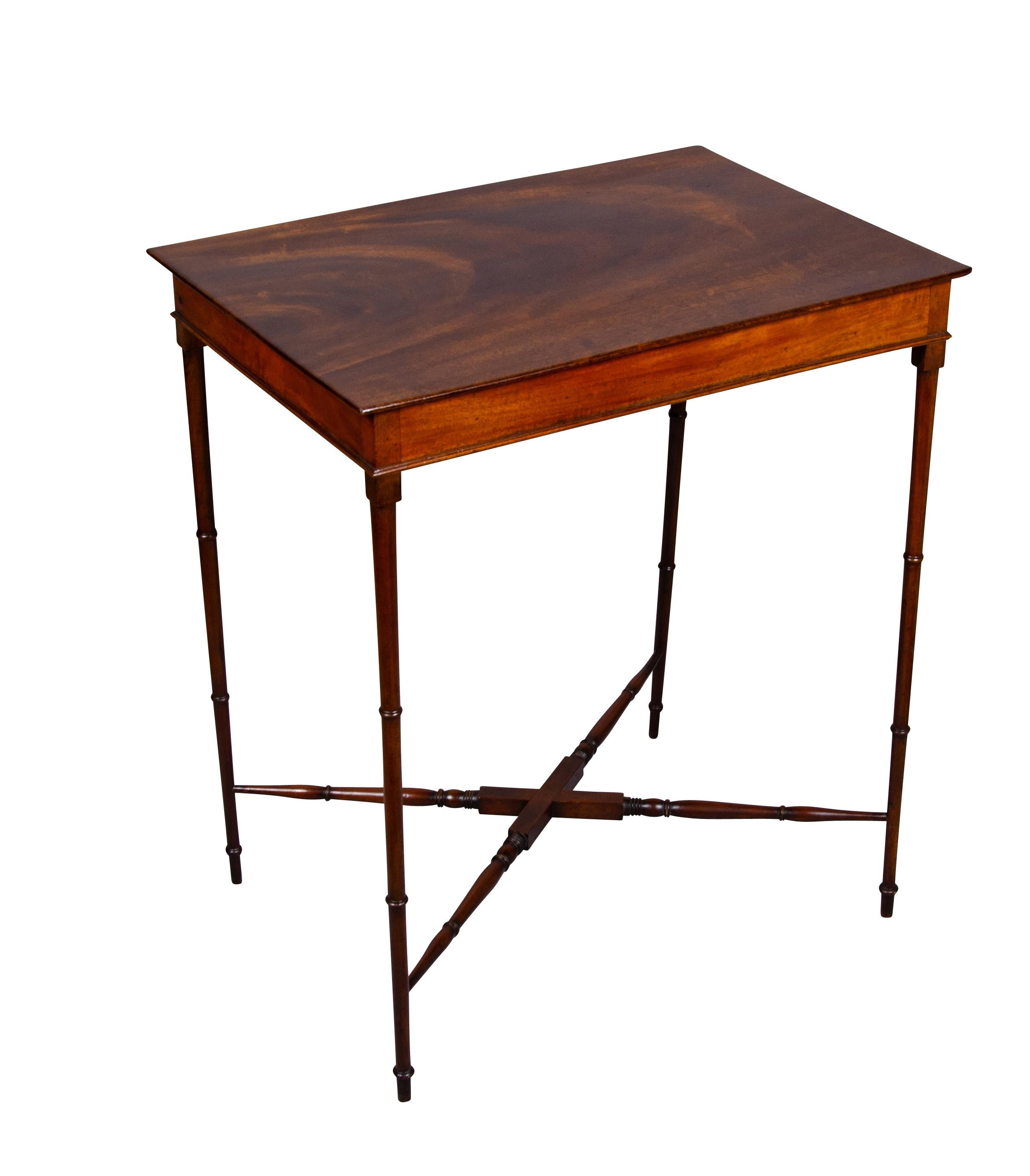 Regency Table à pieds araignée en acajou de style Régence en vente