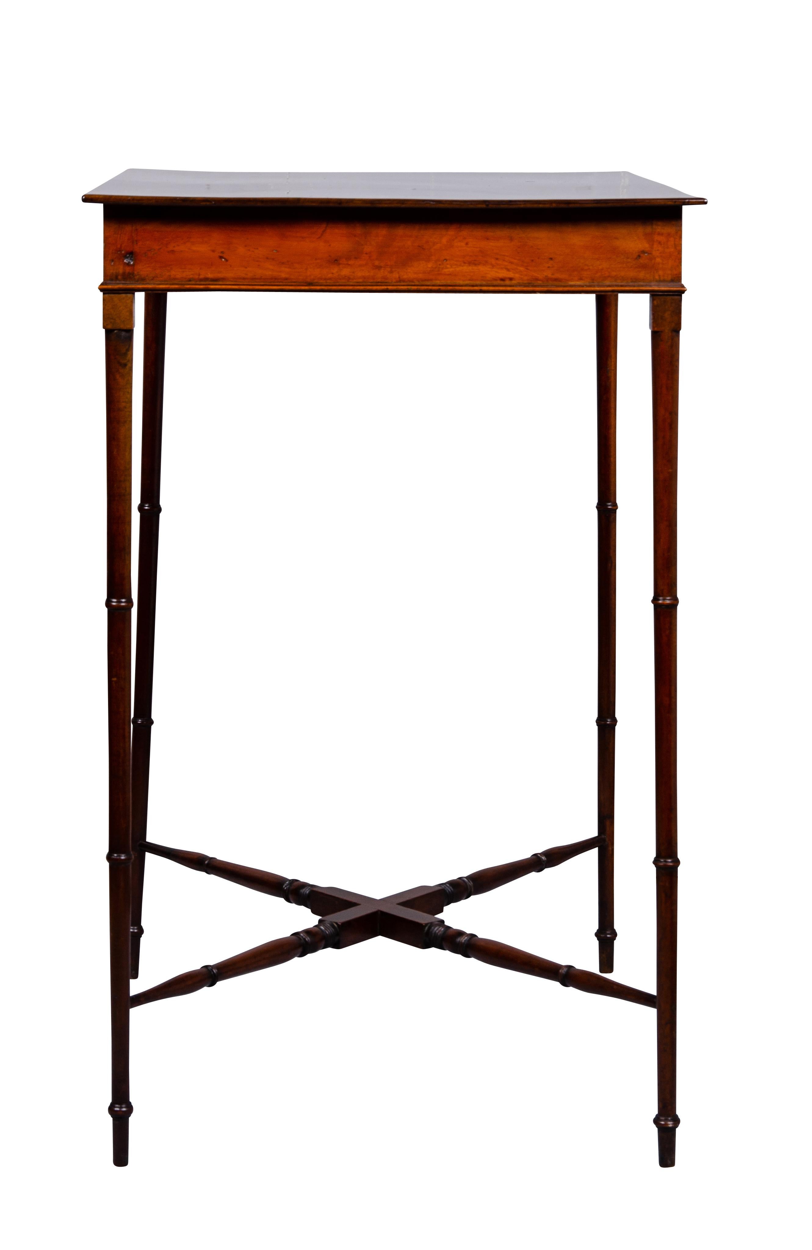 Début du XIXe siècle Table à pieds araignée en acajou de style Régence en vente