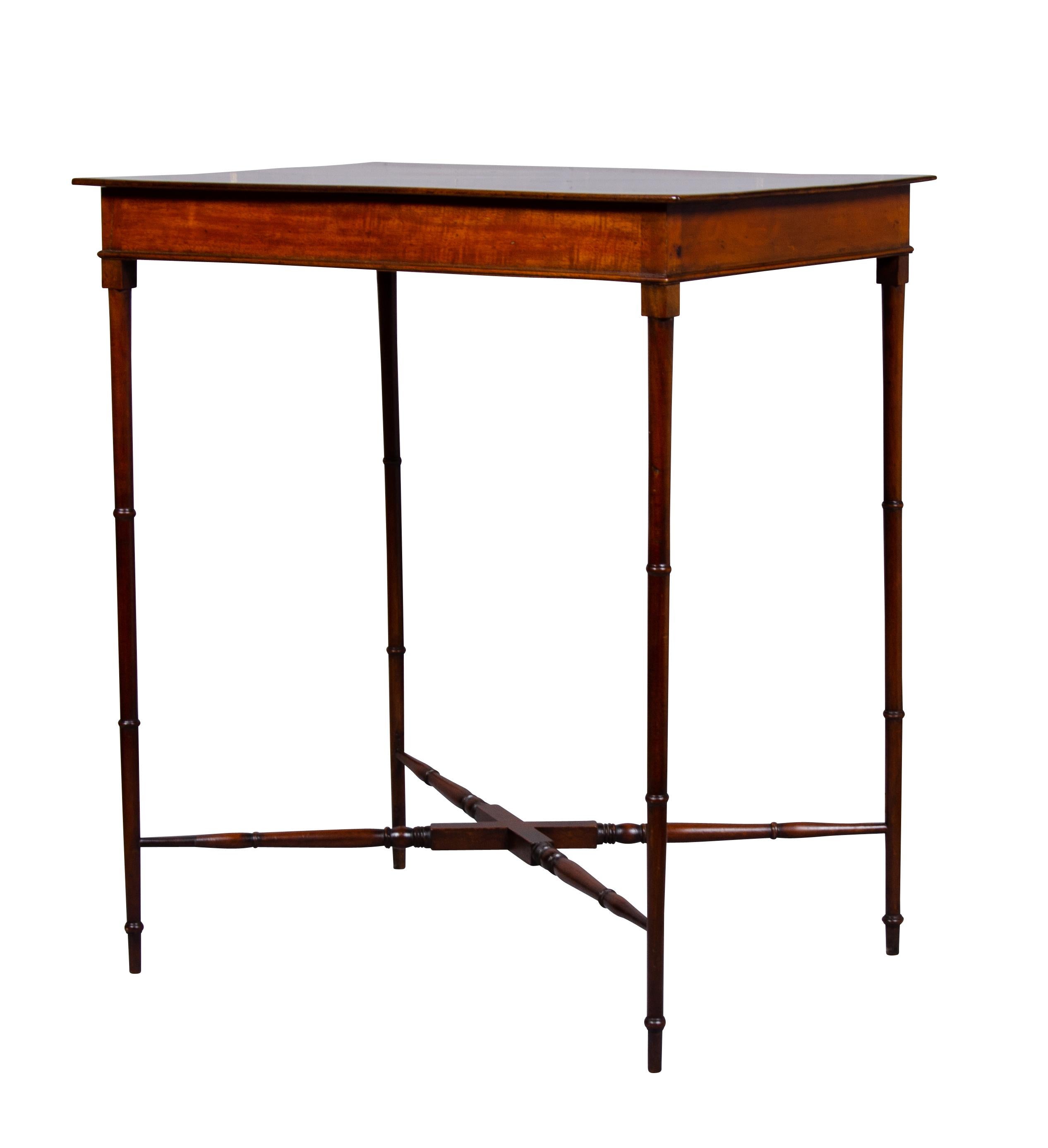 Table à pieds araignée en acajou de style Régence en vente 1