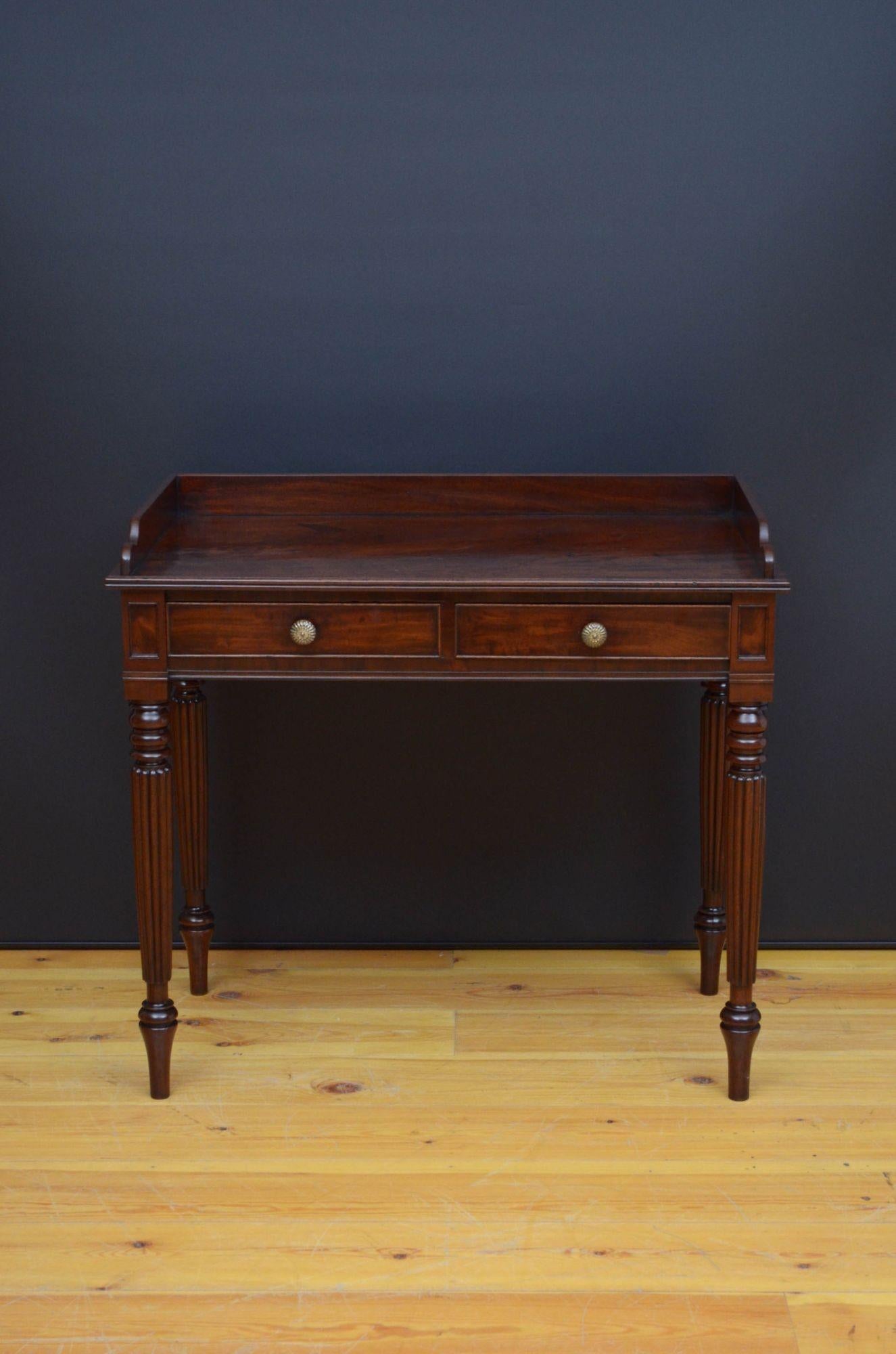 Regency Mahogany Table in the Manner of Gillows In Good Condition In Whaley Bridge, GB