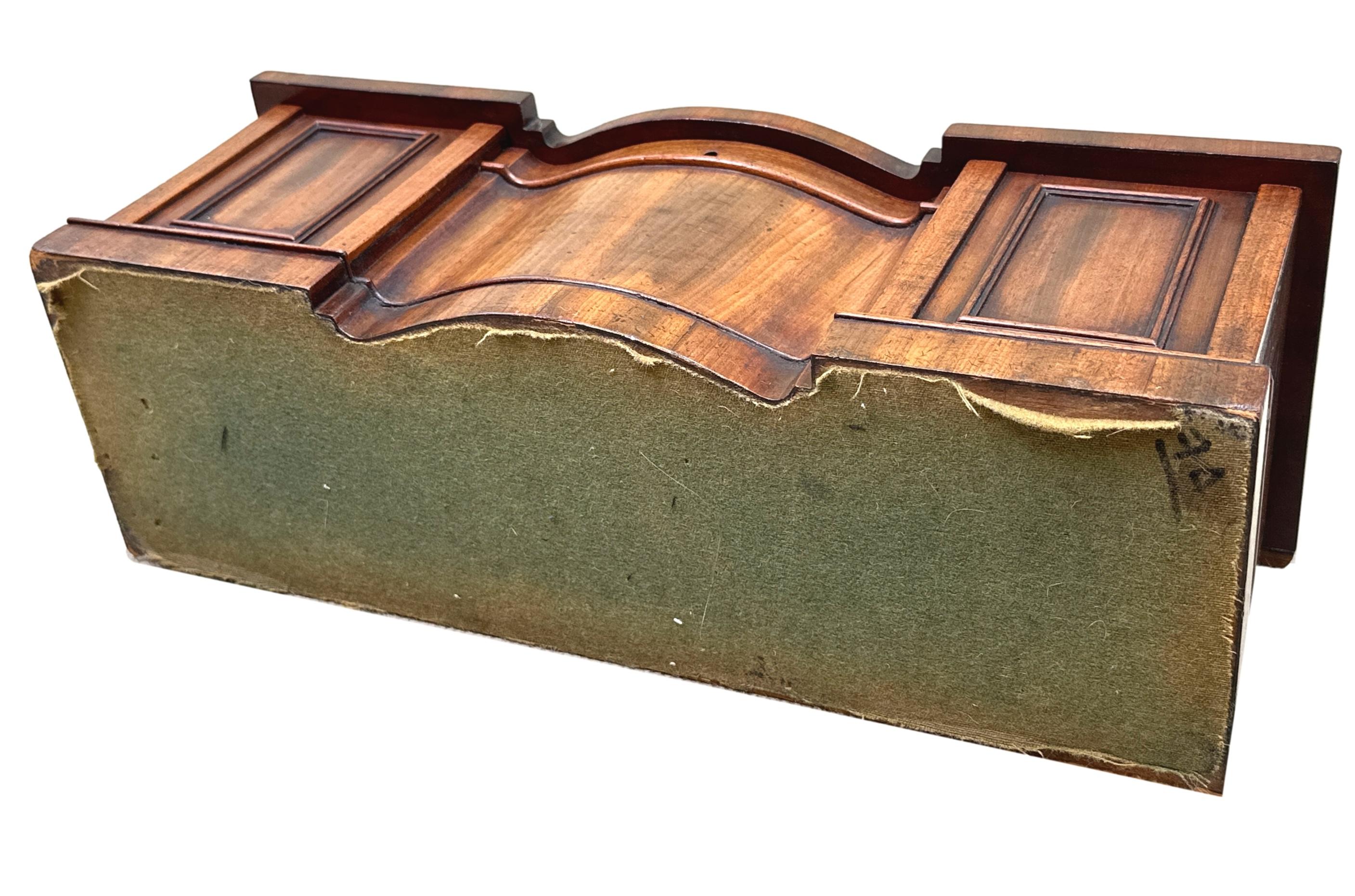 Credenza Regency in mogano per tè in miniatura a serpentina in vendita 6