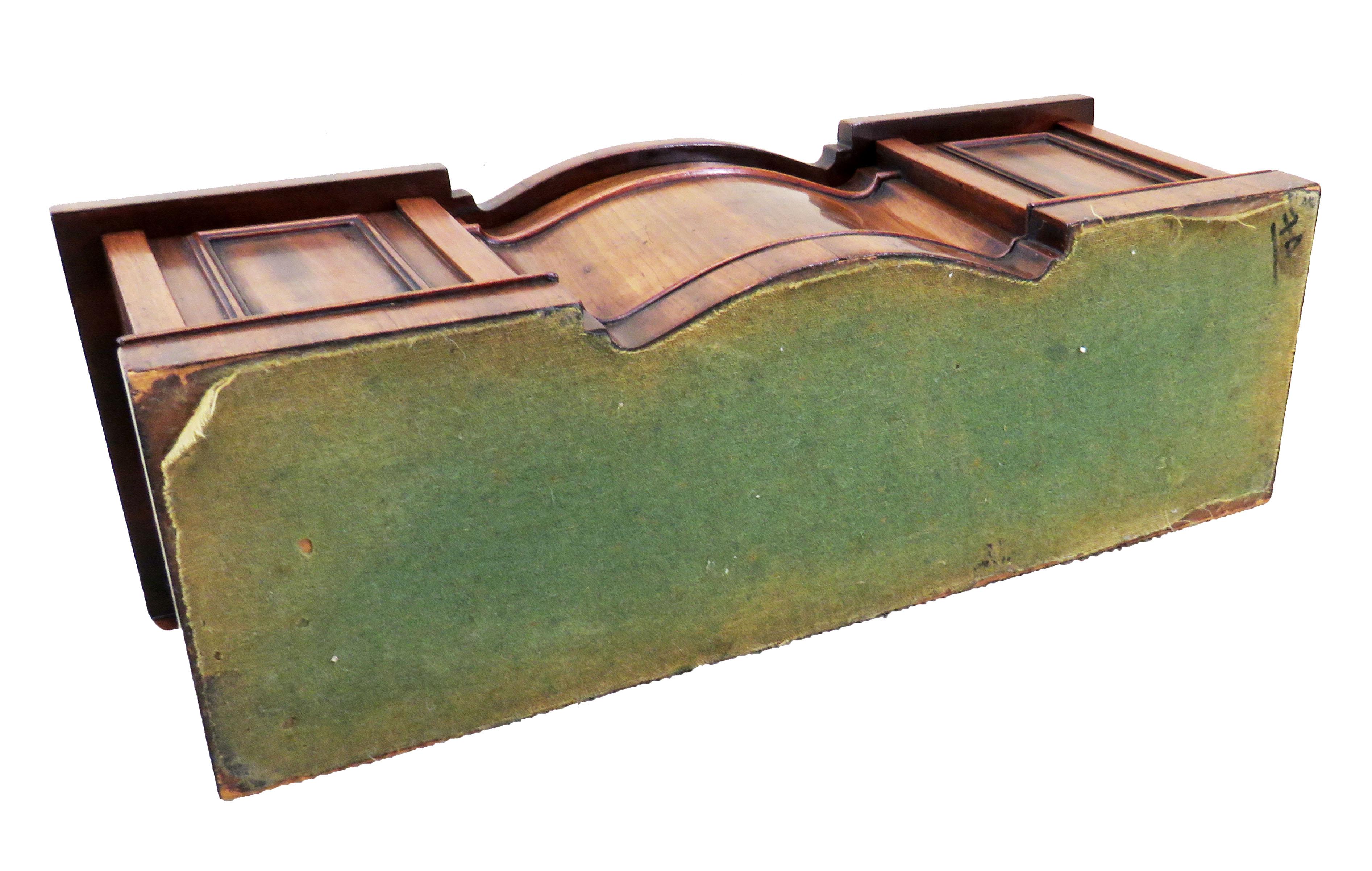 Regency Mahagoni Tee Caddy Miniatur Serpentine Sideboard im Zustand „Gut“ im Angebot in Bedfordshire, GB