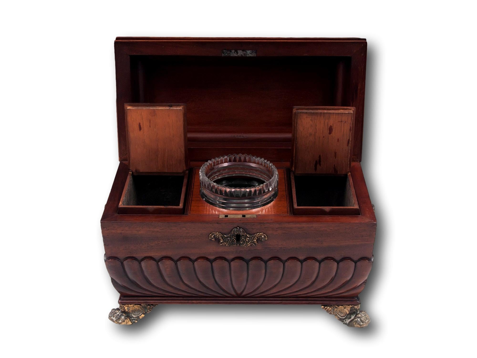 Ancienne commode à thé de style English Regency en acajou Robert Wright en vente 1