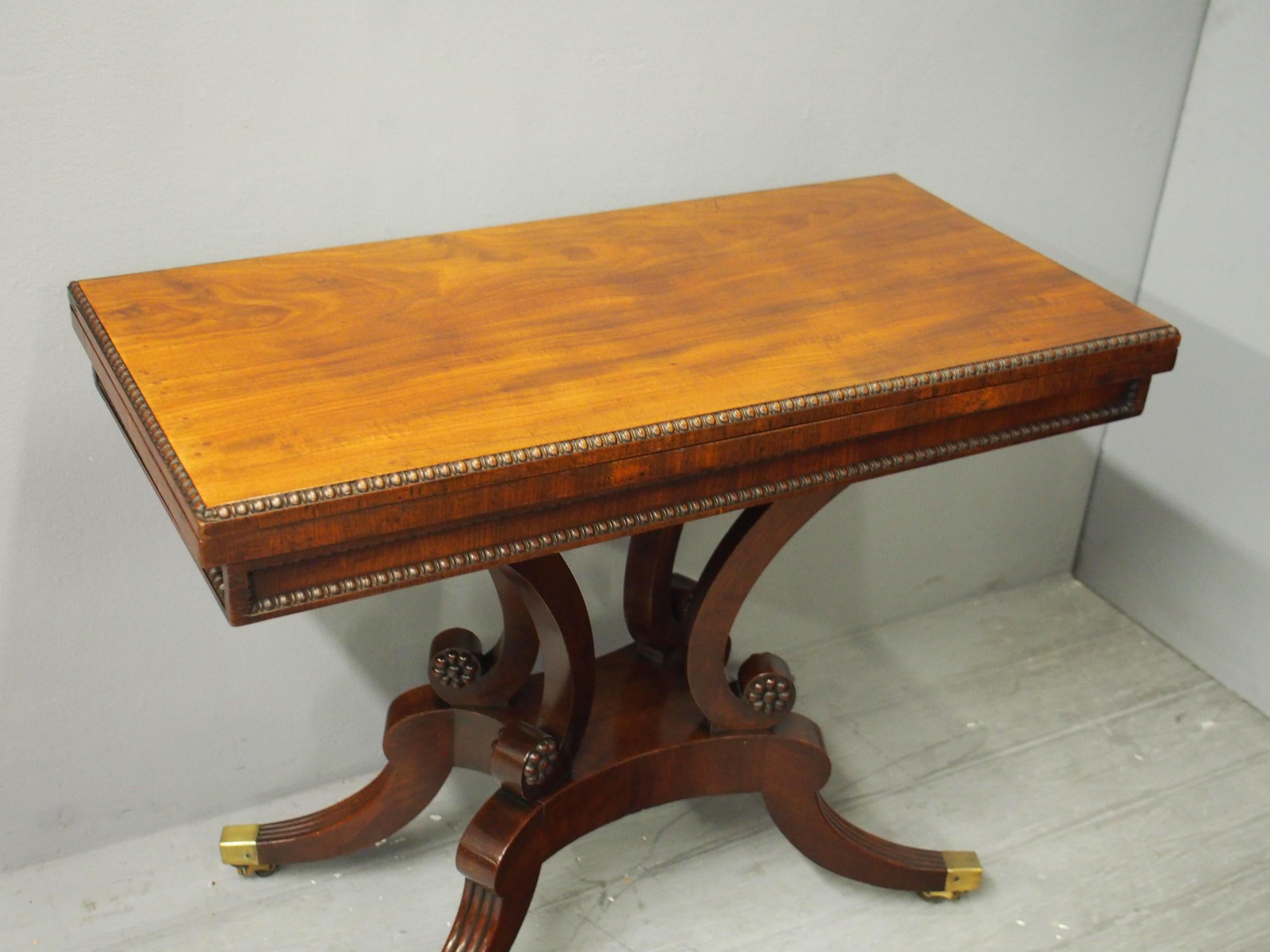 Regency Mahogany Tea Table by William Trotter In Good Condition For Sale In Edinburgh, GB