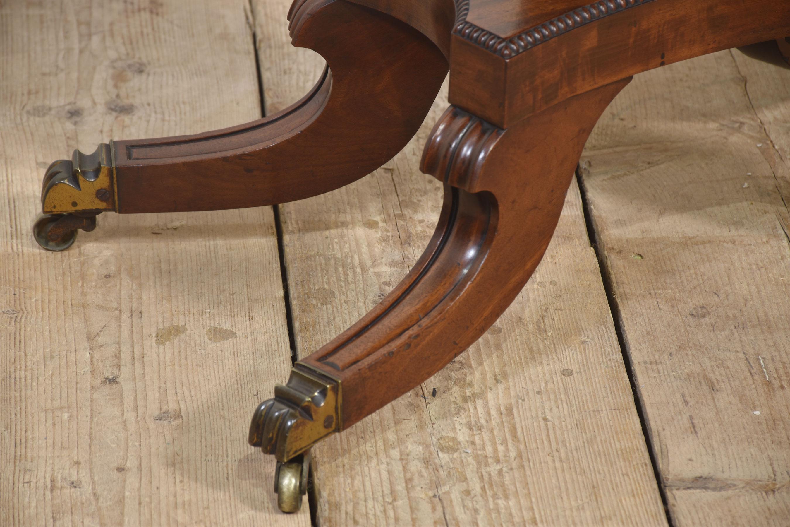 Regency-Tisch aus Mahagoni im Angebot 5