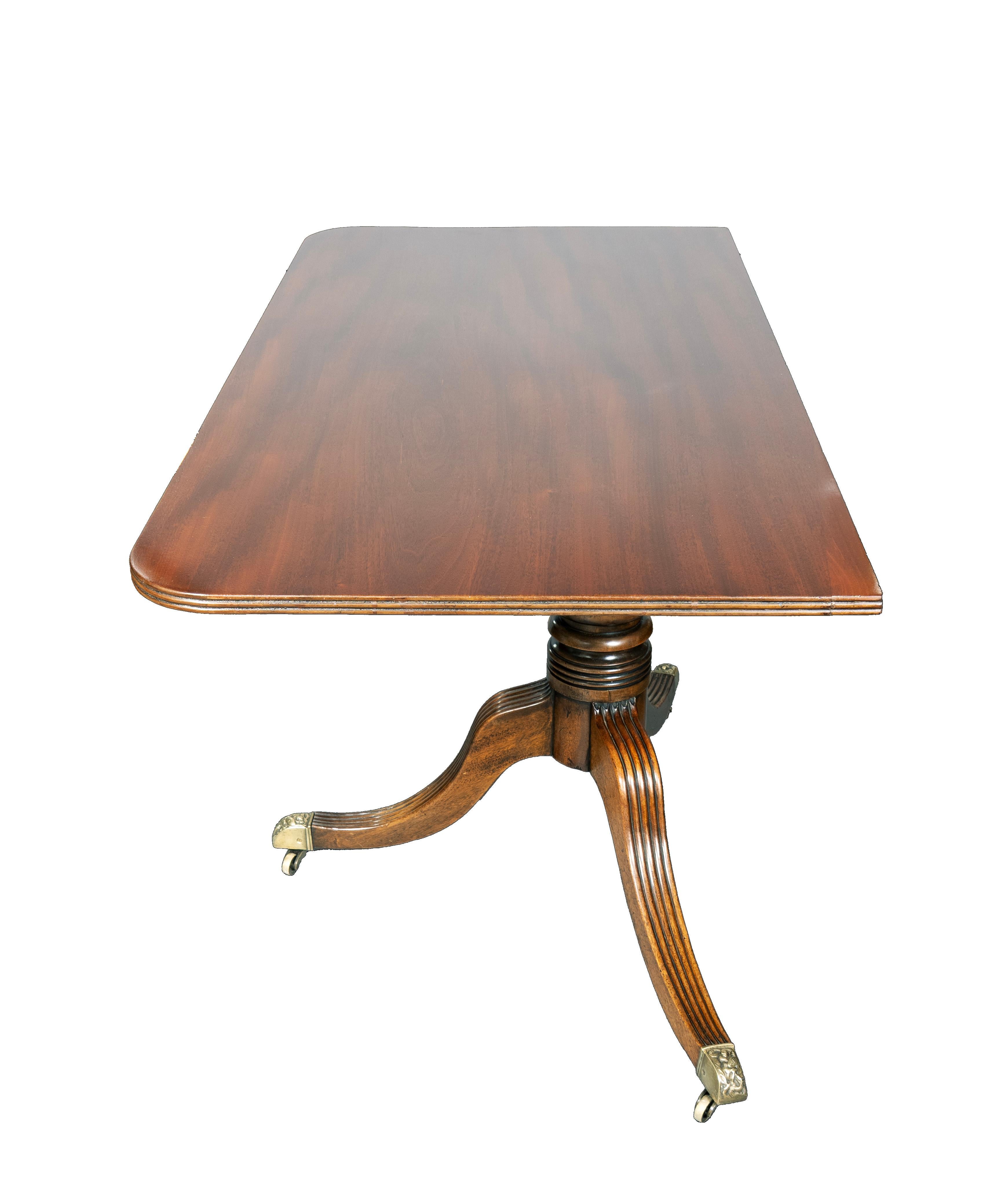 Table de salle à manger Regency en acajou à trois pieds 6