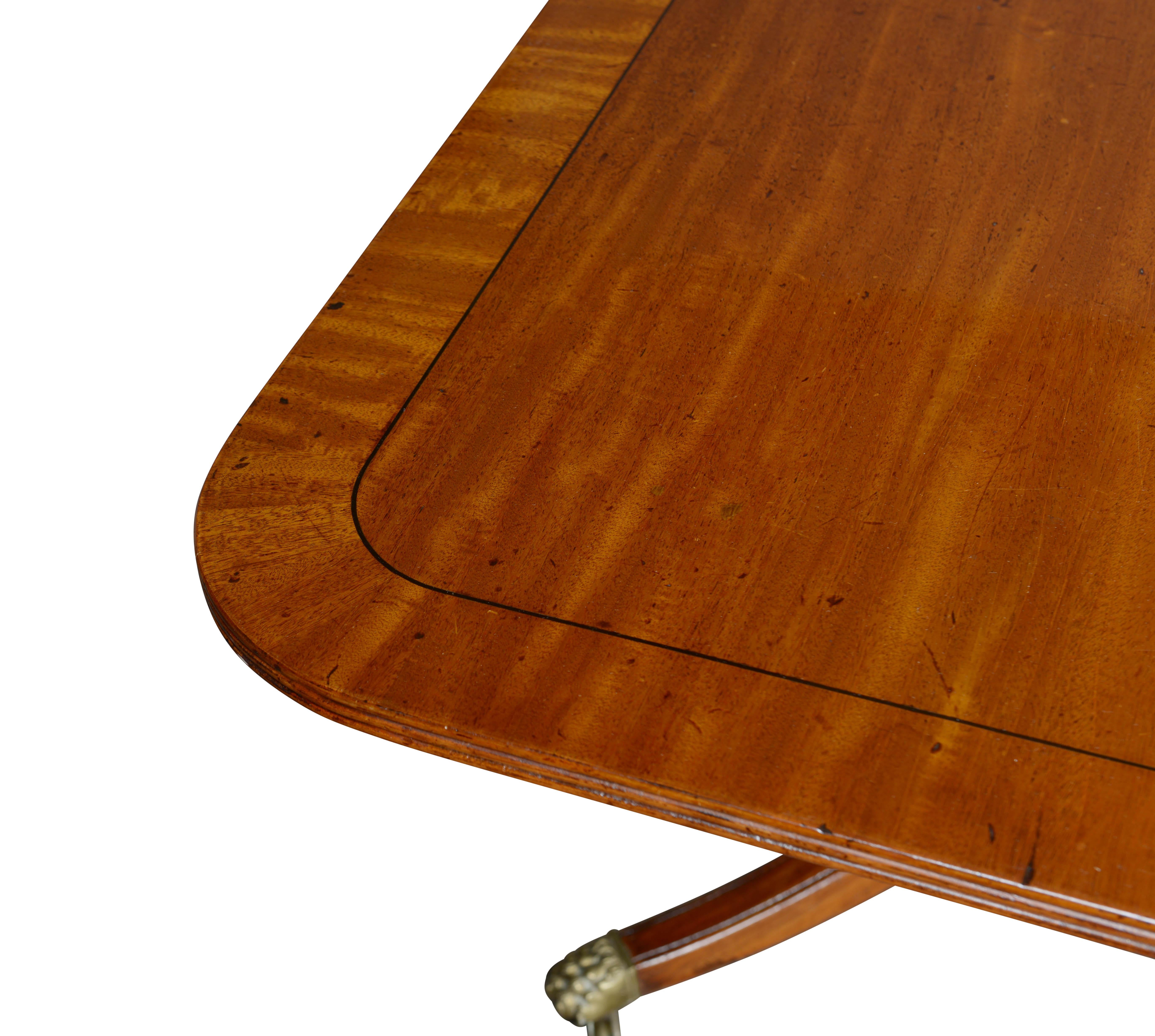 Regency Mahogany Three-Pedestal Dining Table In Good Condition For Sale In New York, NY