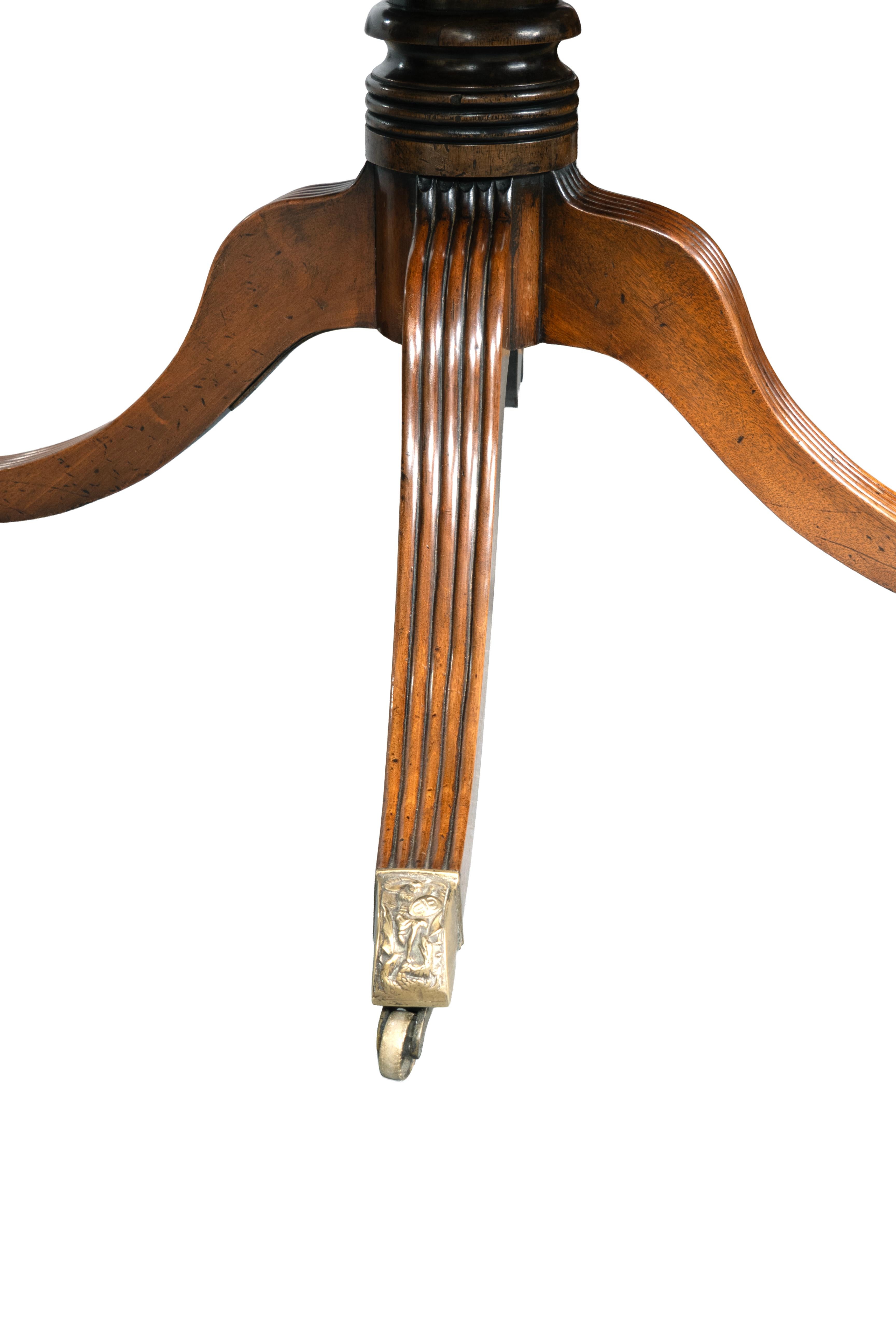 Table de salle à manger Regency en acajou à trois pieds 3