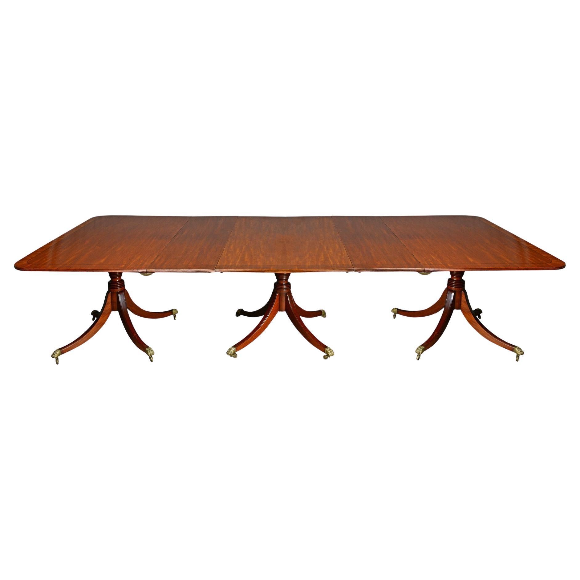 Mesa de Comedor Regency de Caoba con Tres Pedestales