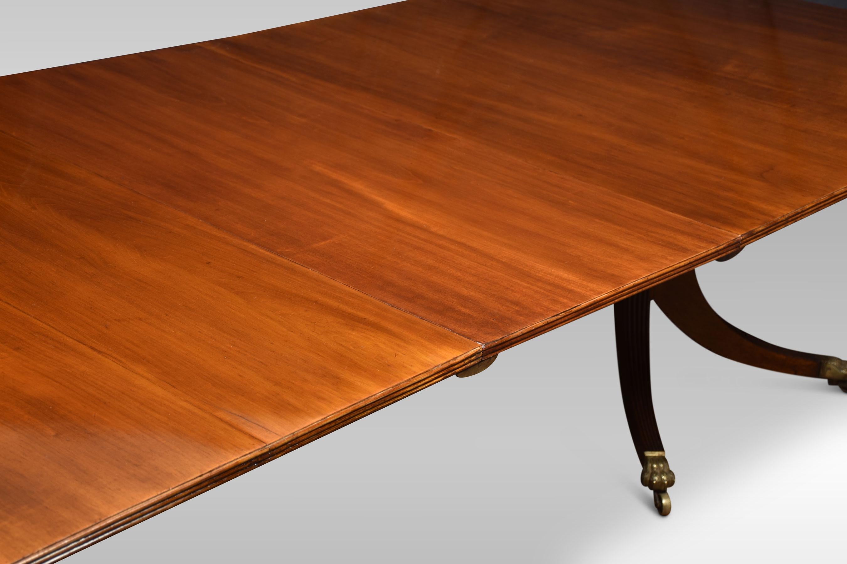 Regency Mahogany Triple Pillar Dining Table In Good Condition In Cheshire, GB