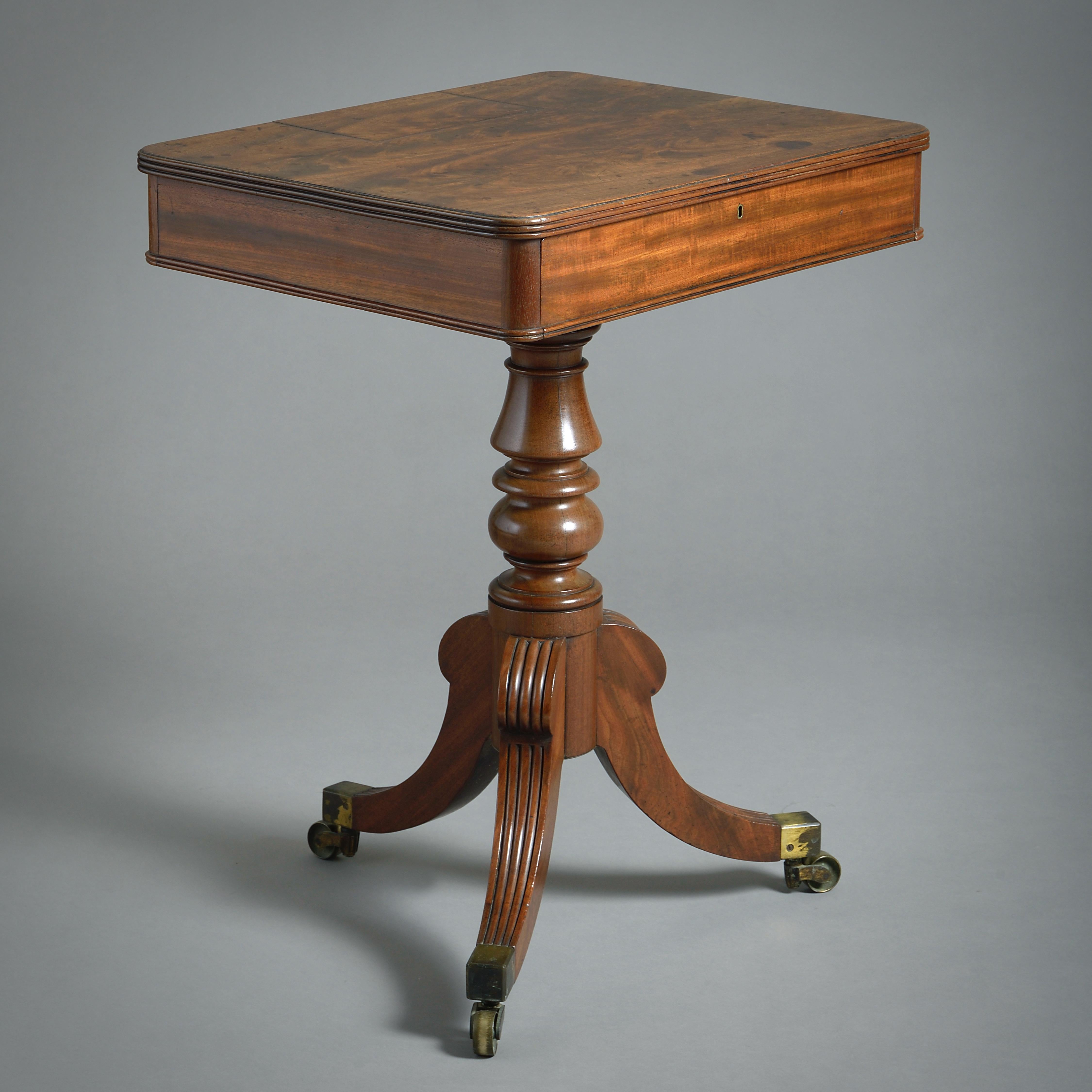 Regency Mahogany Tripod 'Chamber' Table In Good Condition For Sale In London, GB