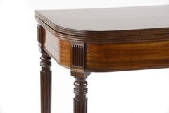 Table à thé Regency en acajou à plateau tournant attribuée à Gillows