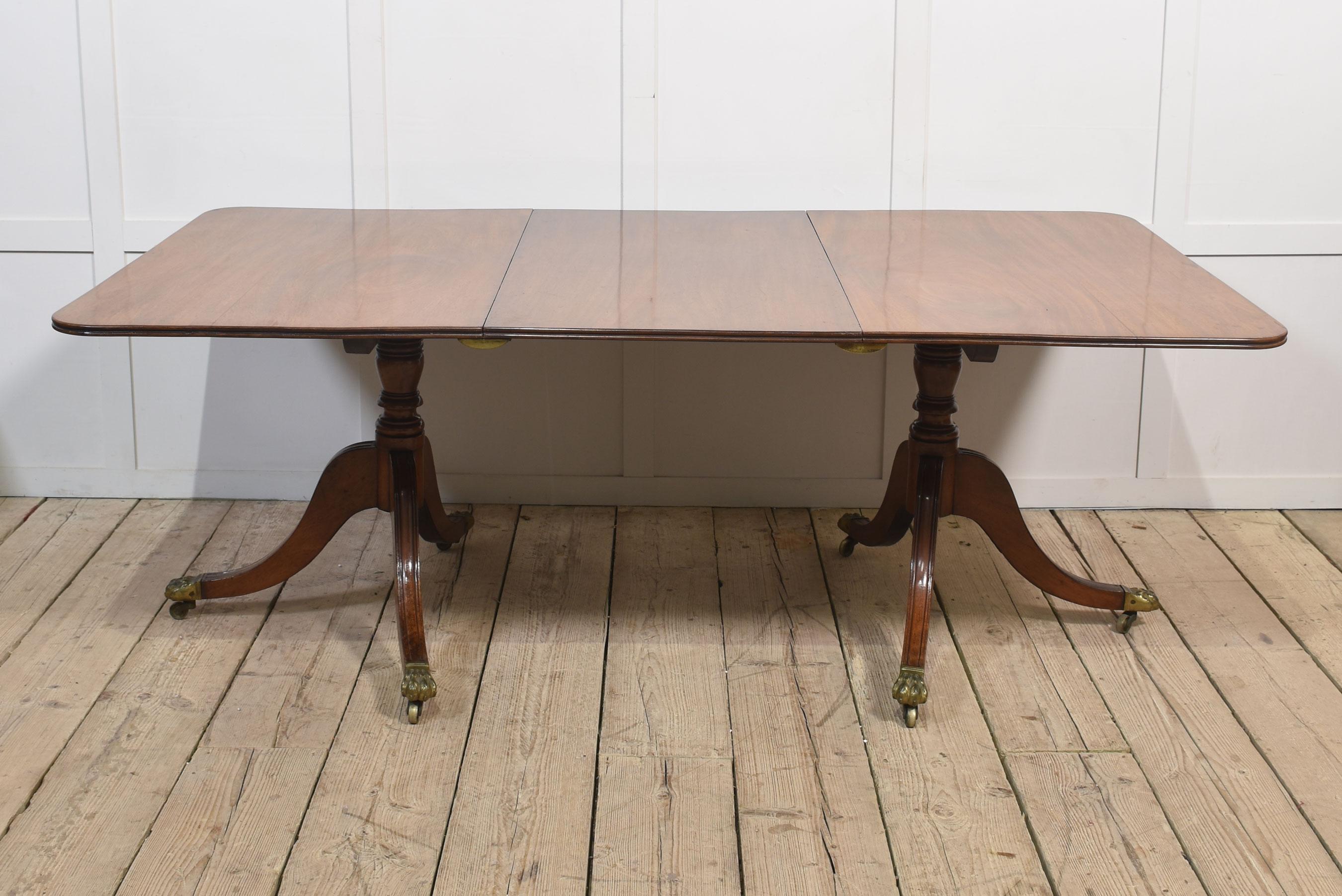 Regency mahogany twin pillar dining table In Good Condition For Sale In Cheshire, GB