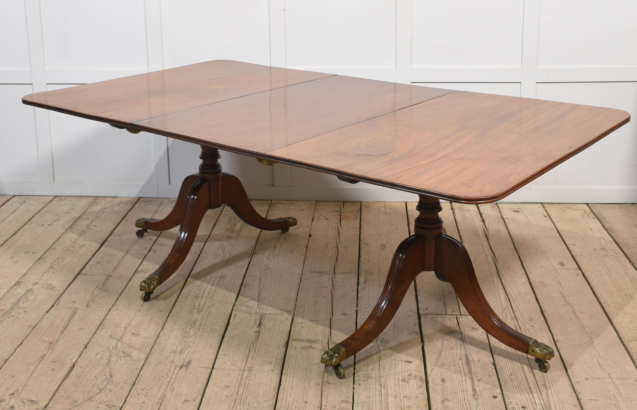 19th Century Regency mahogany twin pillar dining table For Sale