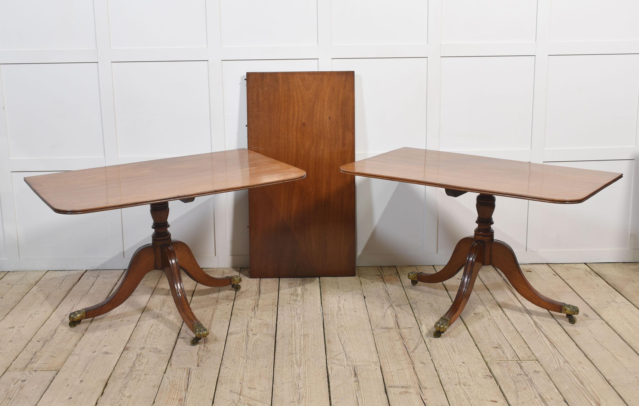 Regency mahogany twin pillar dining table For Sale 1