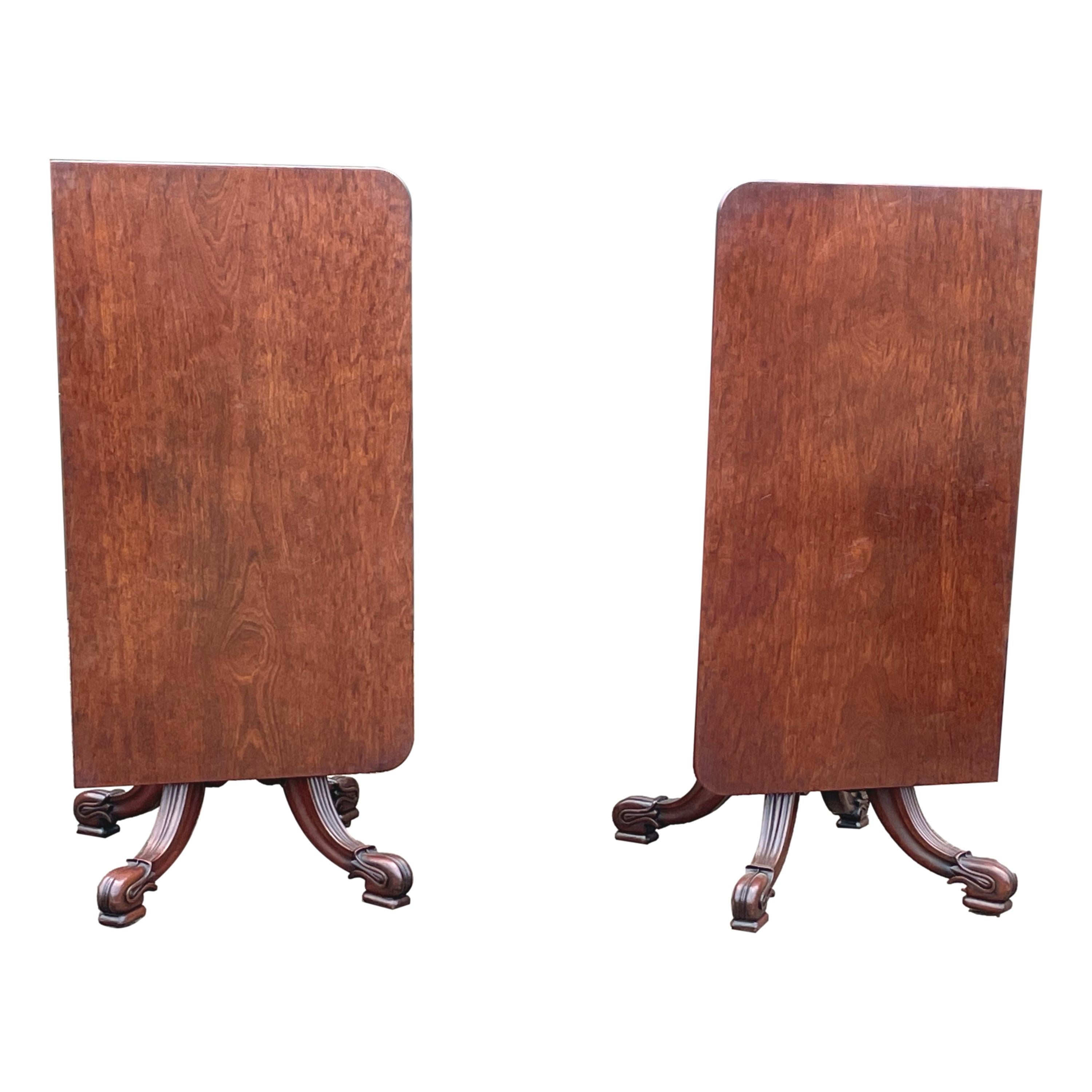 Table de salle à manger à deux pieds en acajou de style Régence en vente 2