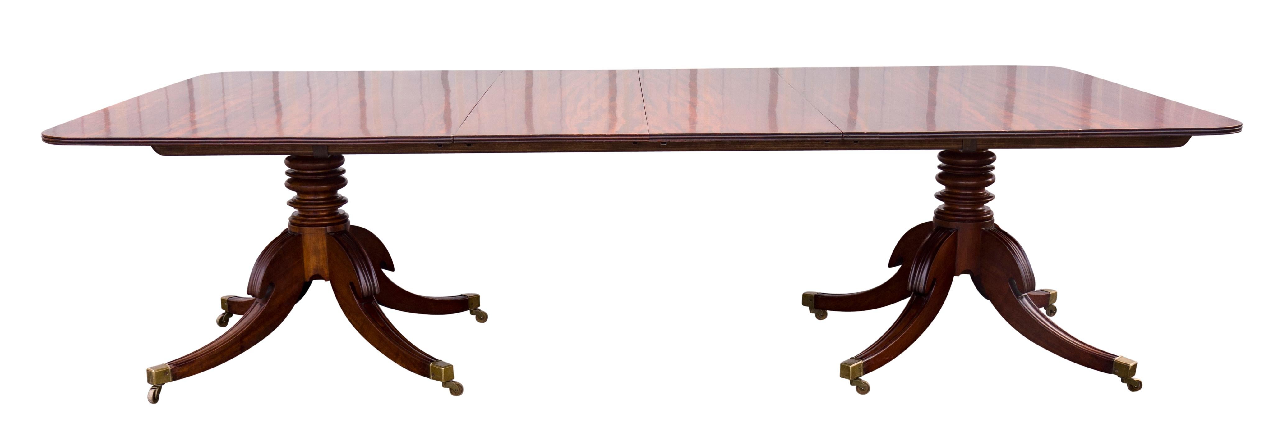 With gorgeous figured mahogany with two leaves and raised on two pillar supports each ending on four saber legs and cup casters. Beautifully French polished.