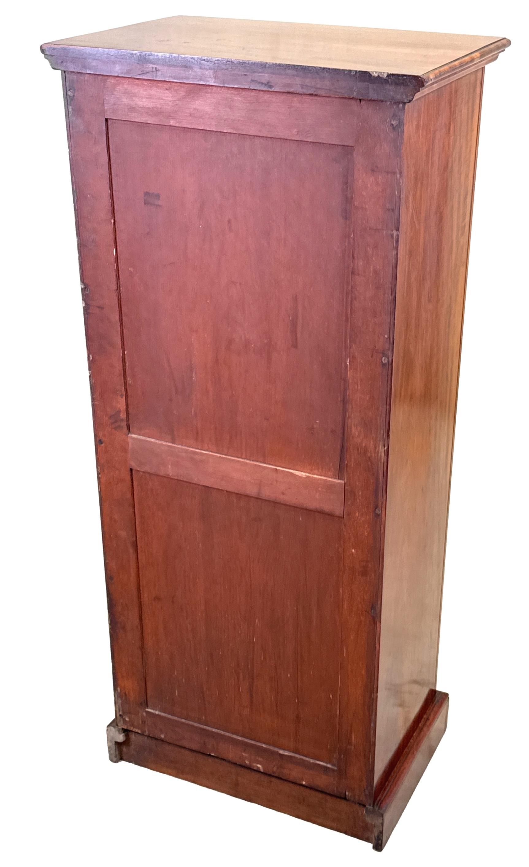 Commode Wellington en acajou de style Régence en vente 3