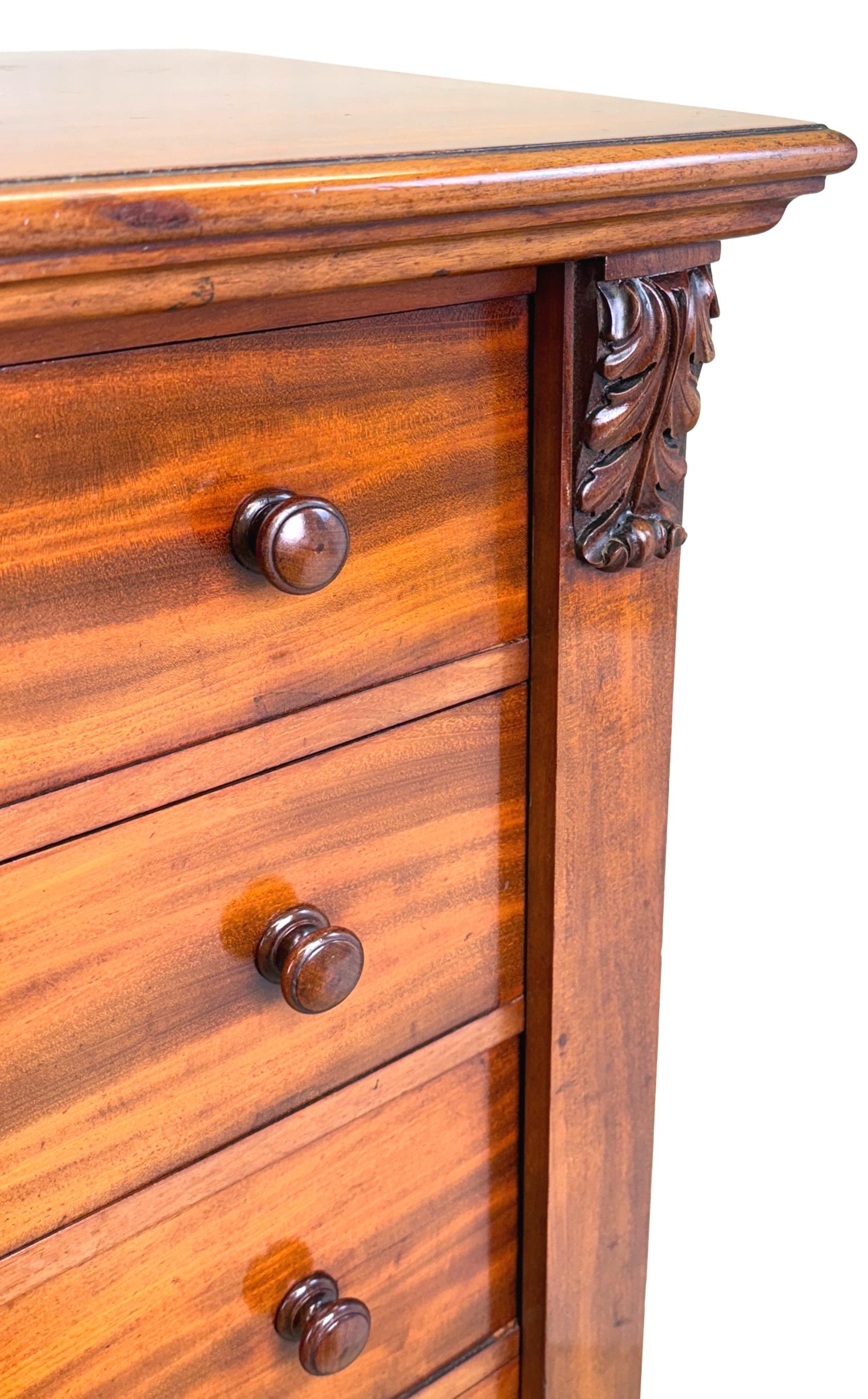 XIXe siècle Commode Wellington en acajou de style Régence en vente
