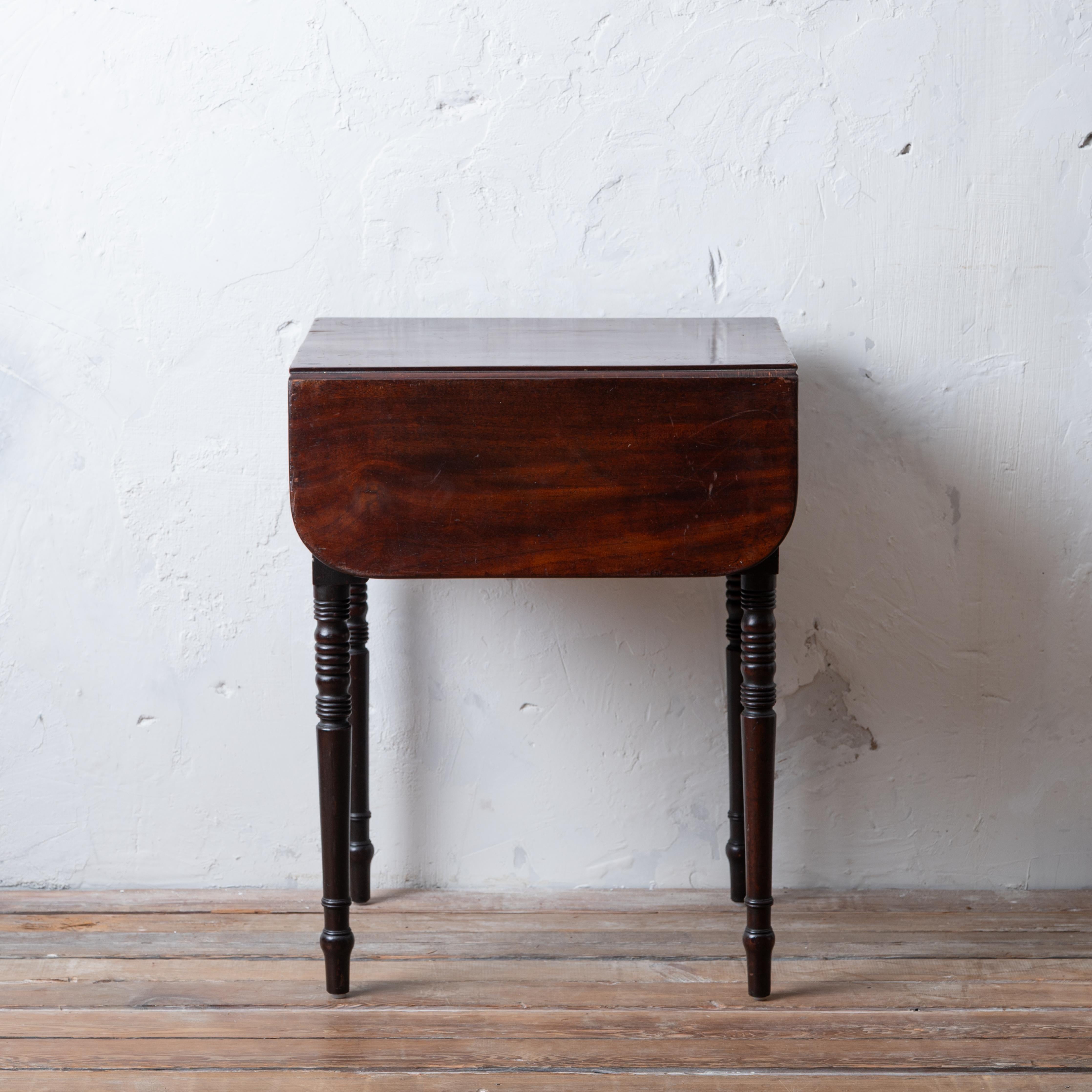 Regency Mahogany Work Table, c.1820 For Sale 4