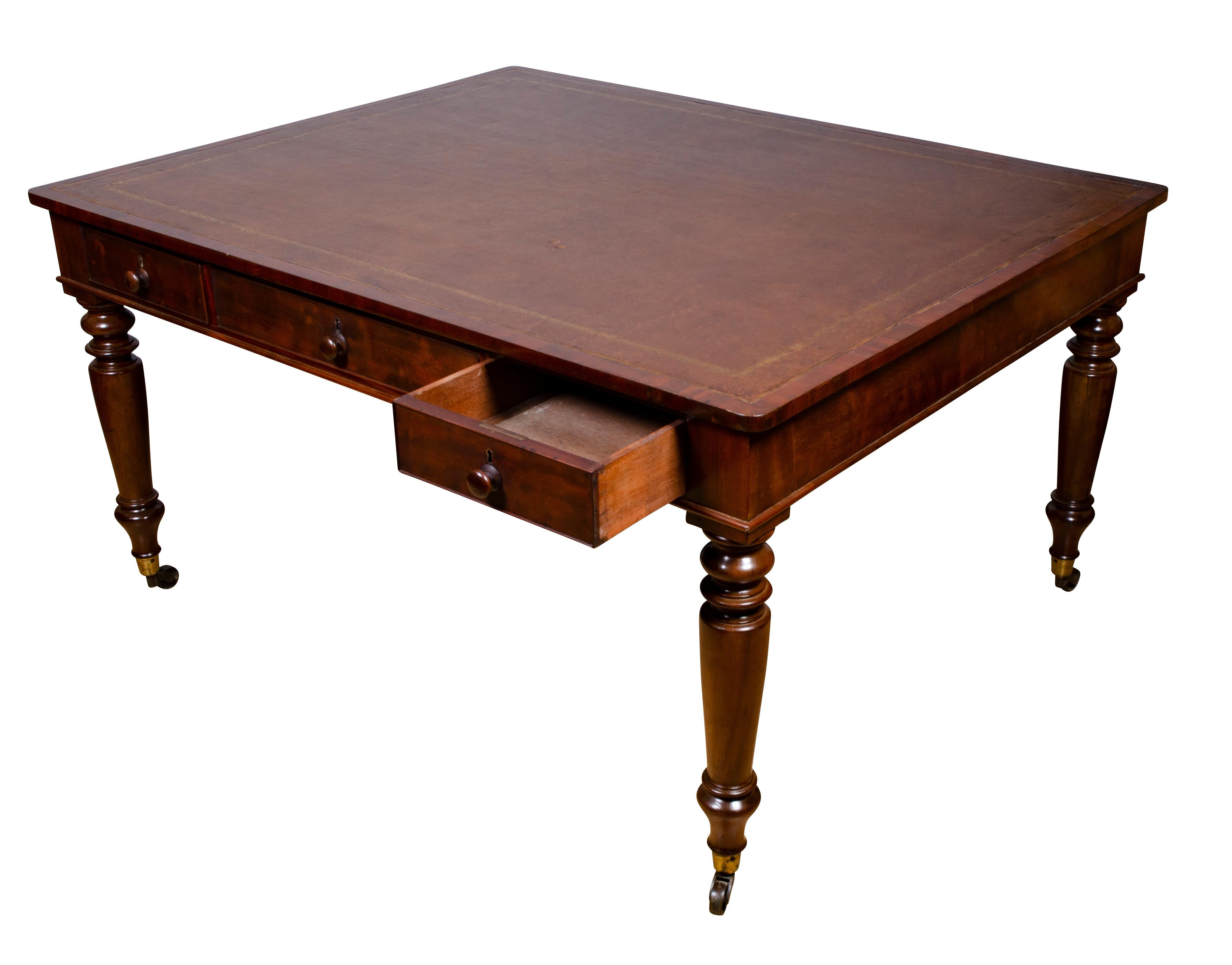 XIXe siècle Table d'écriture Regency en acajou en vente