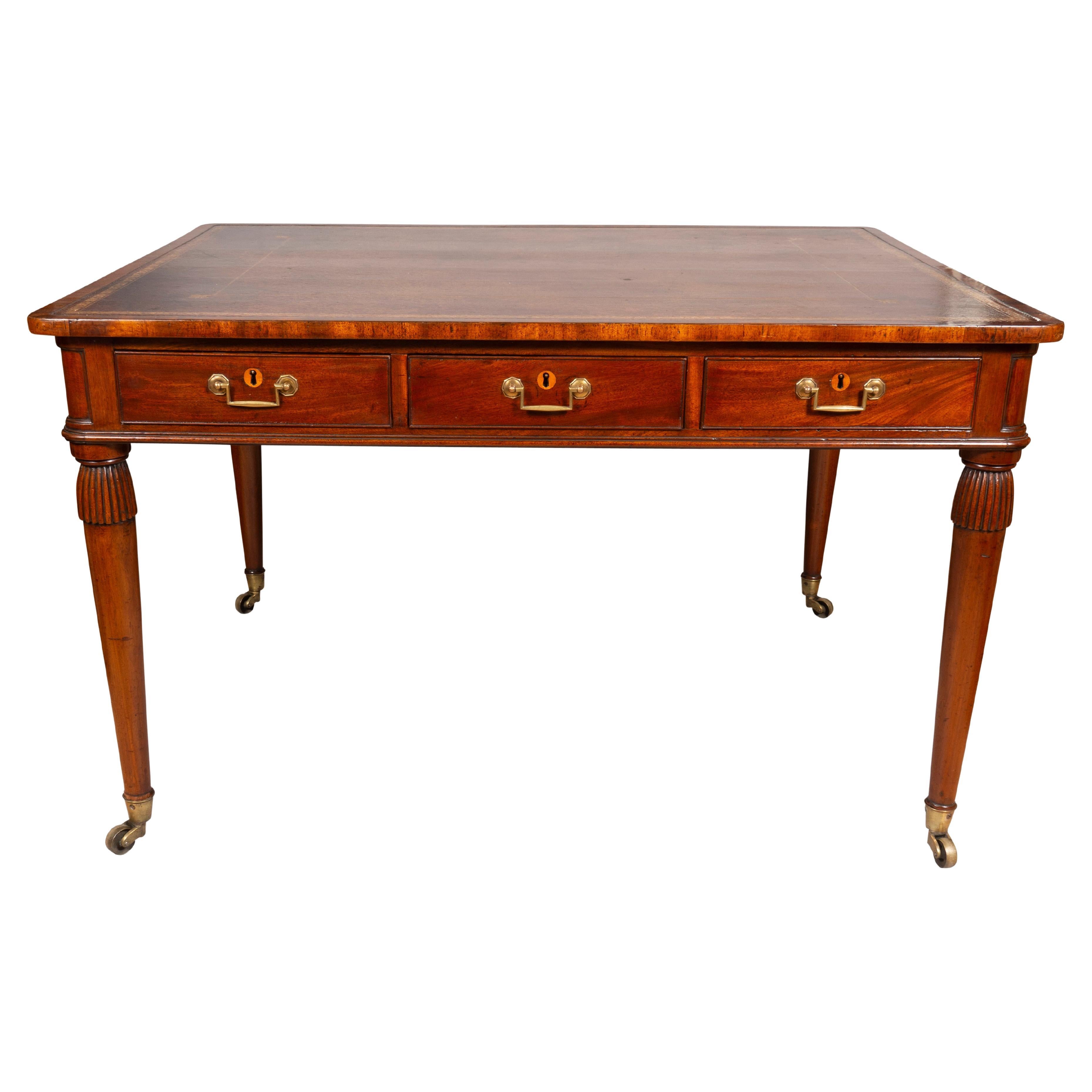 Table à écrire Regency en acajou en vente