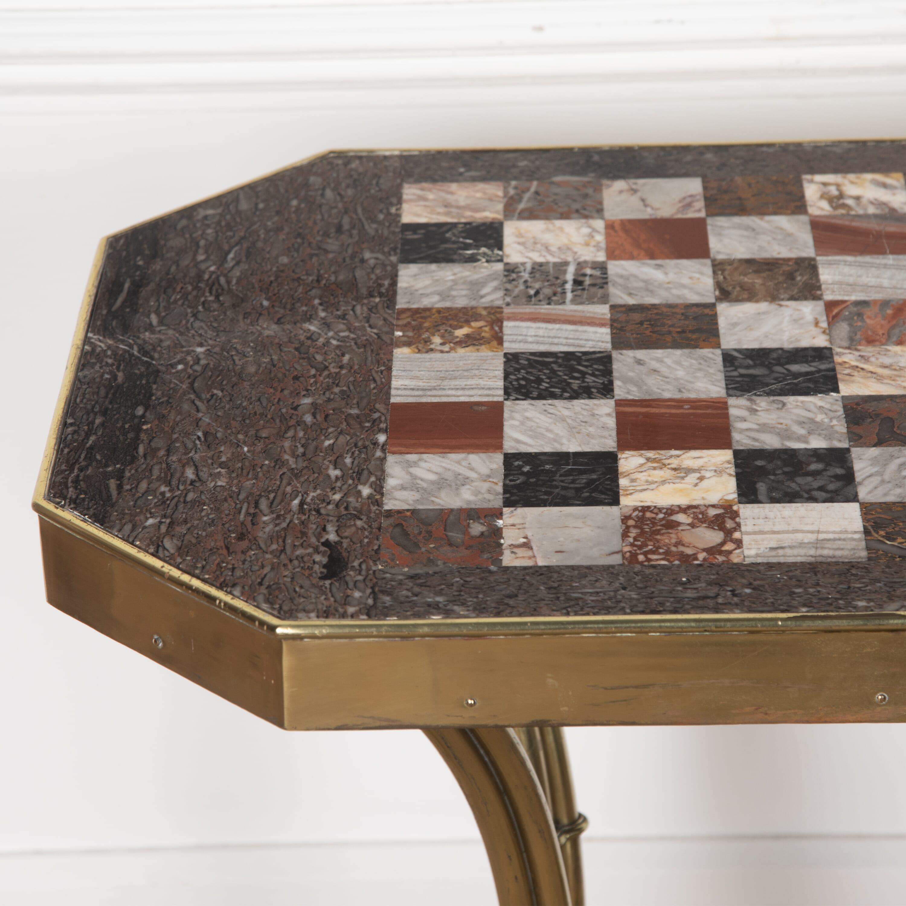 Table d'échecs en marbre et laiton doré de style Régence en vente 4
