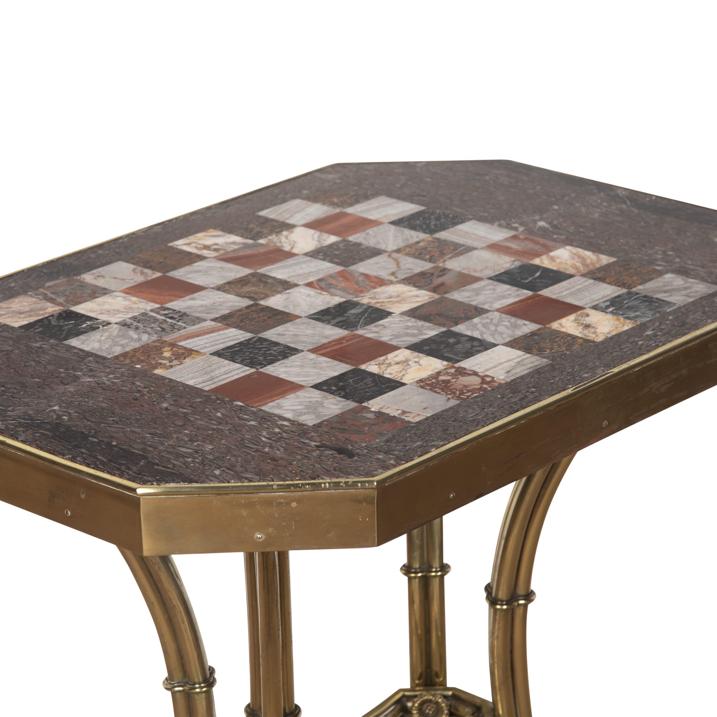 Table d'échecs en marbre et laiton doré de style Régence Bon état - En vente à Shipston-On-Stour, GB