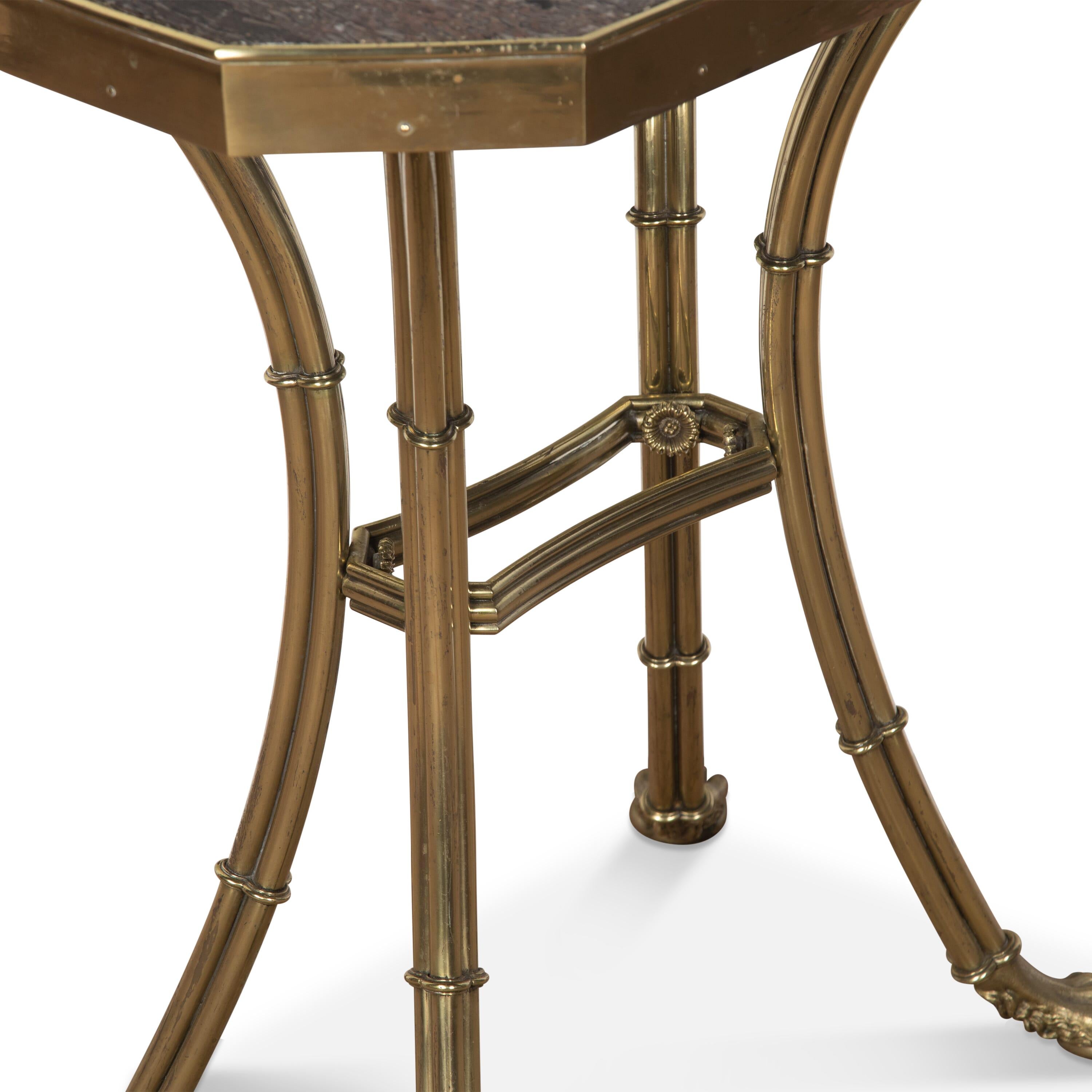 Début du XIXe siècle Table d'échecs en marbre et laiton doré de style Régence en vente